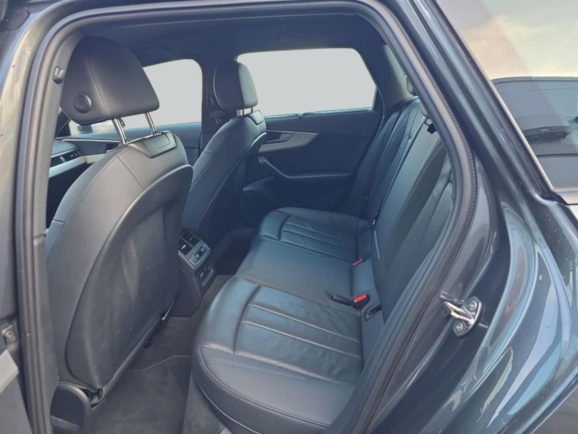 Audi A4 Avant S line