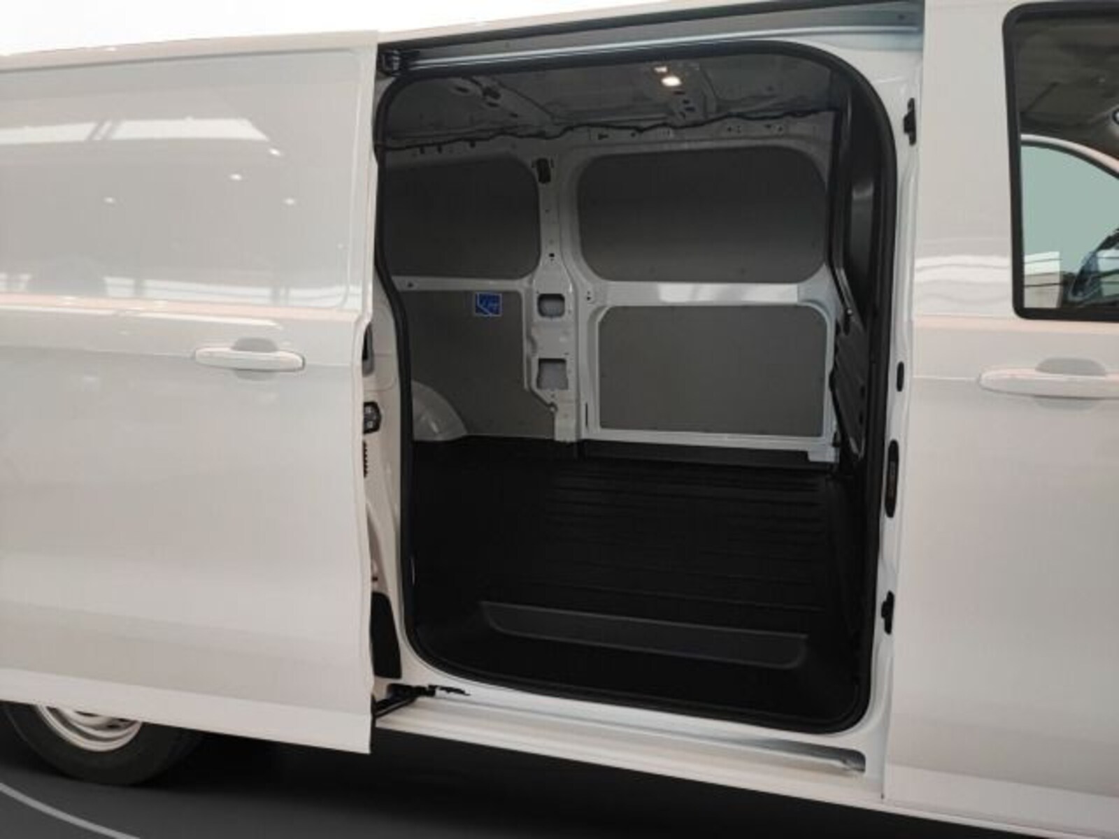 Volkswagen Transporter Kasten langer Radstand – Bild 3