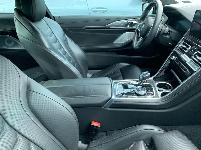 2023 BMW M850i