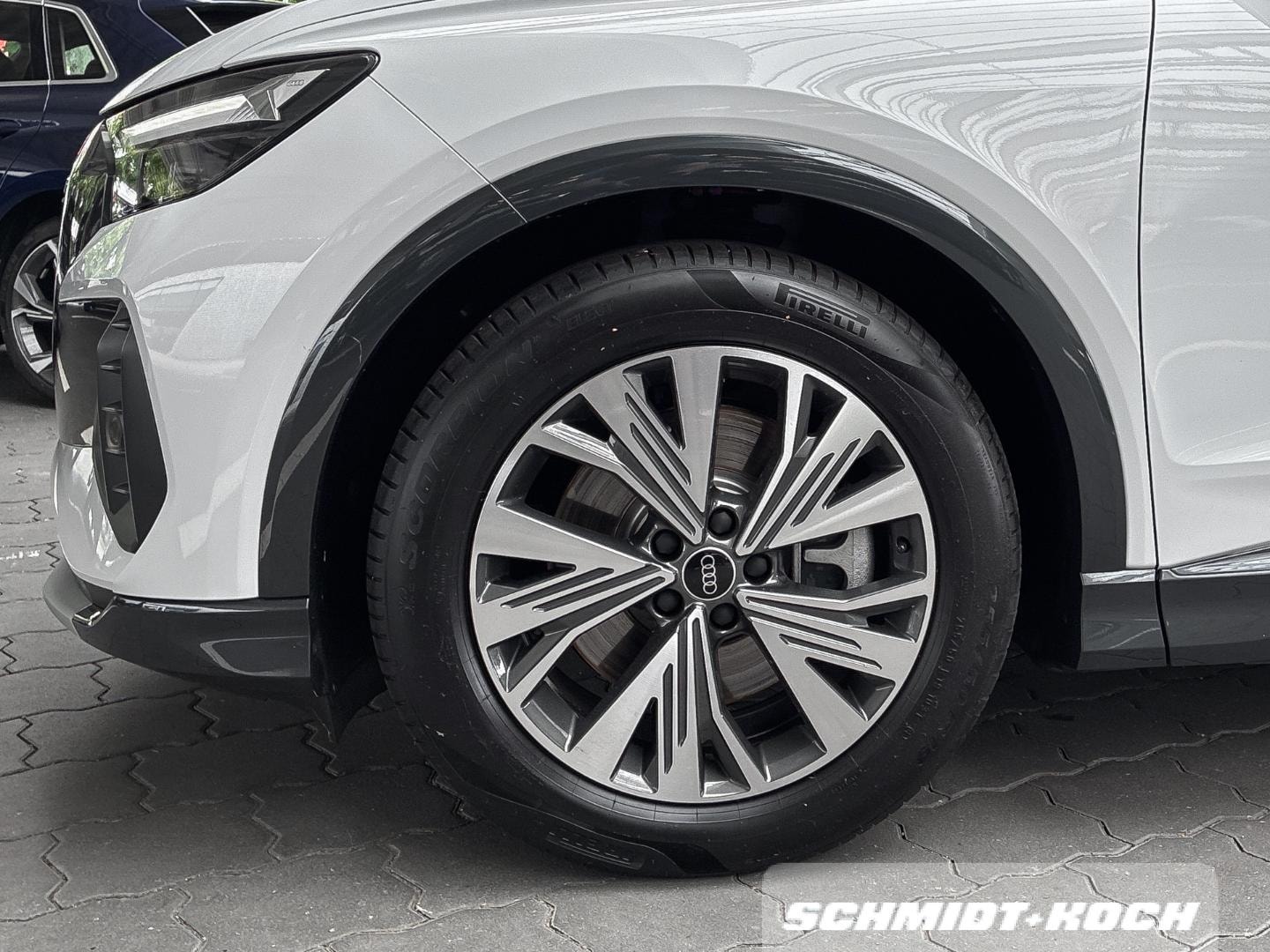 Bild über Audi Q4 e-tron 45 e-tron - für weitere Informationen kontaktieren Sie den Audi Partner