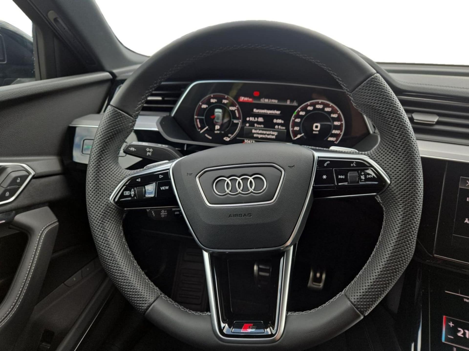 Audi Q8 e-tron S line
