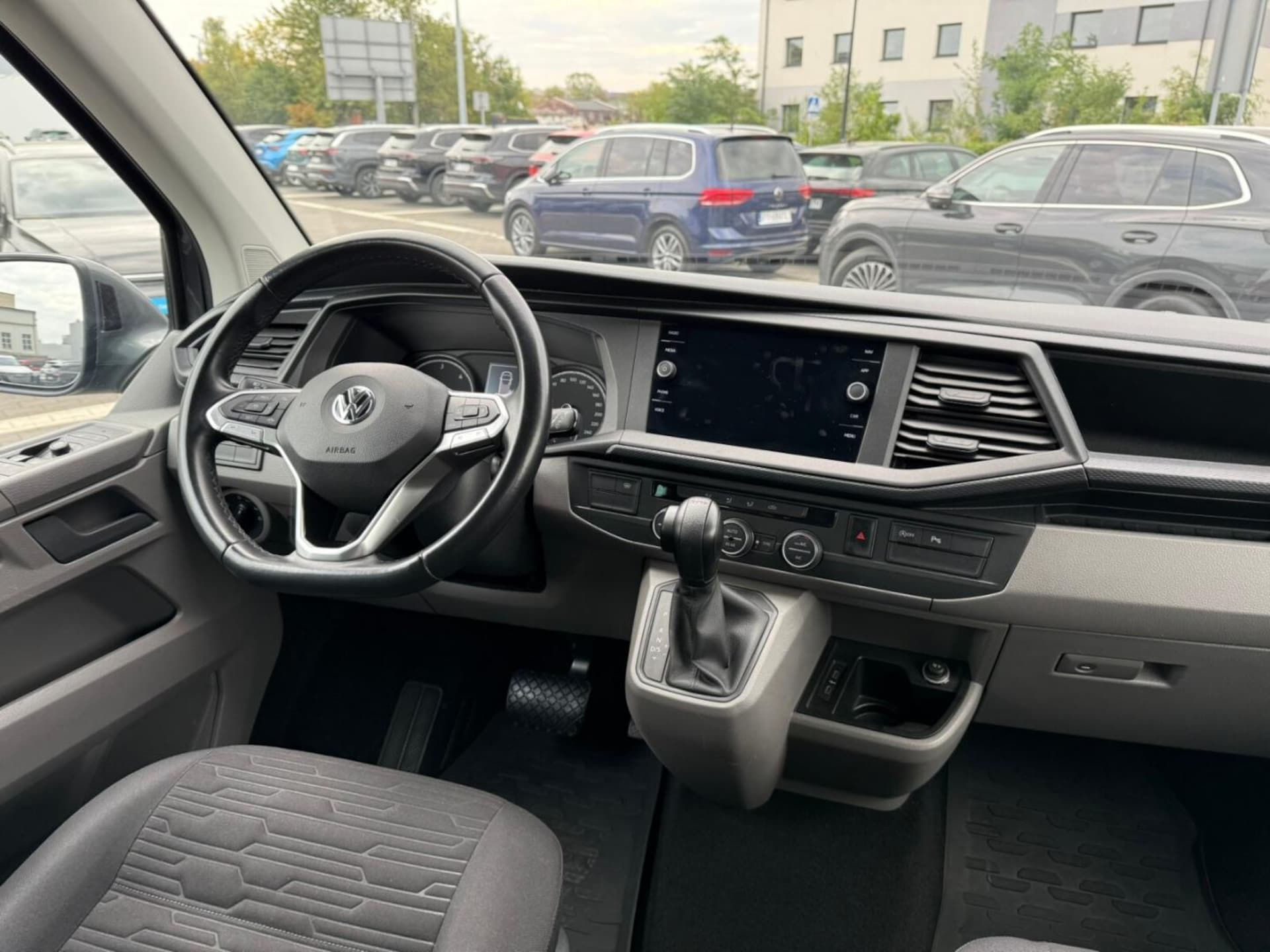 Volkswagen Caravelle 6.1 krótki rozstaw osi SE
