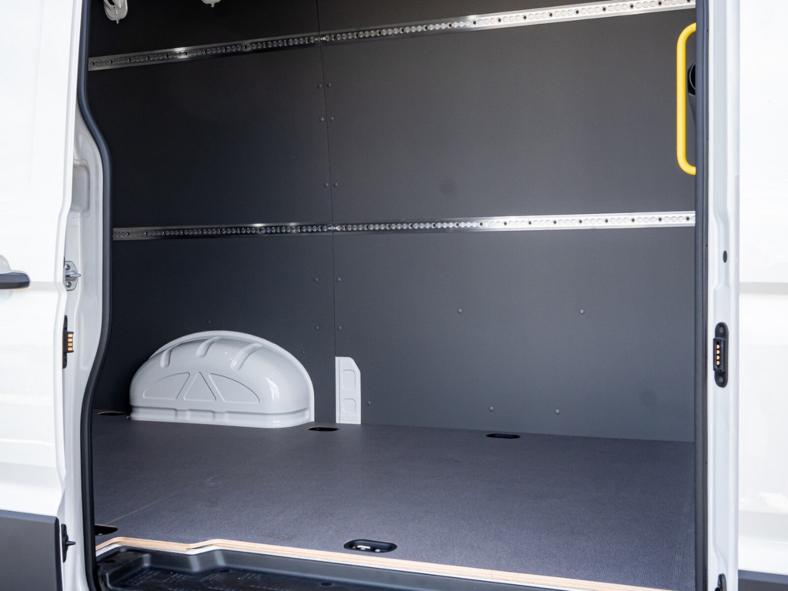 Volkswagen Crafter Kasten mittlerer Radstand – Bild 5