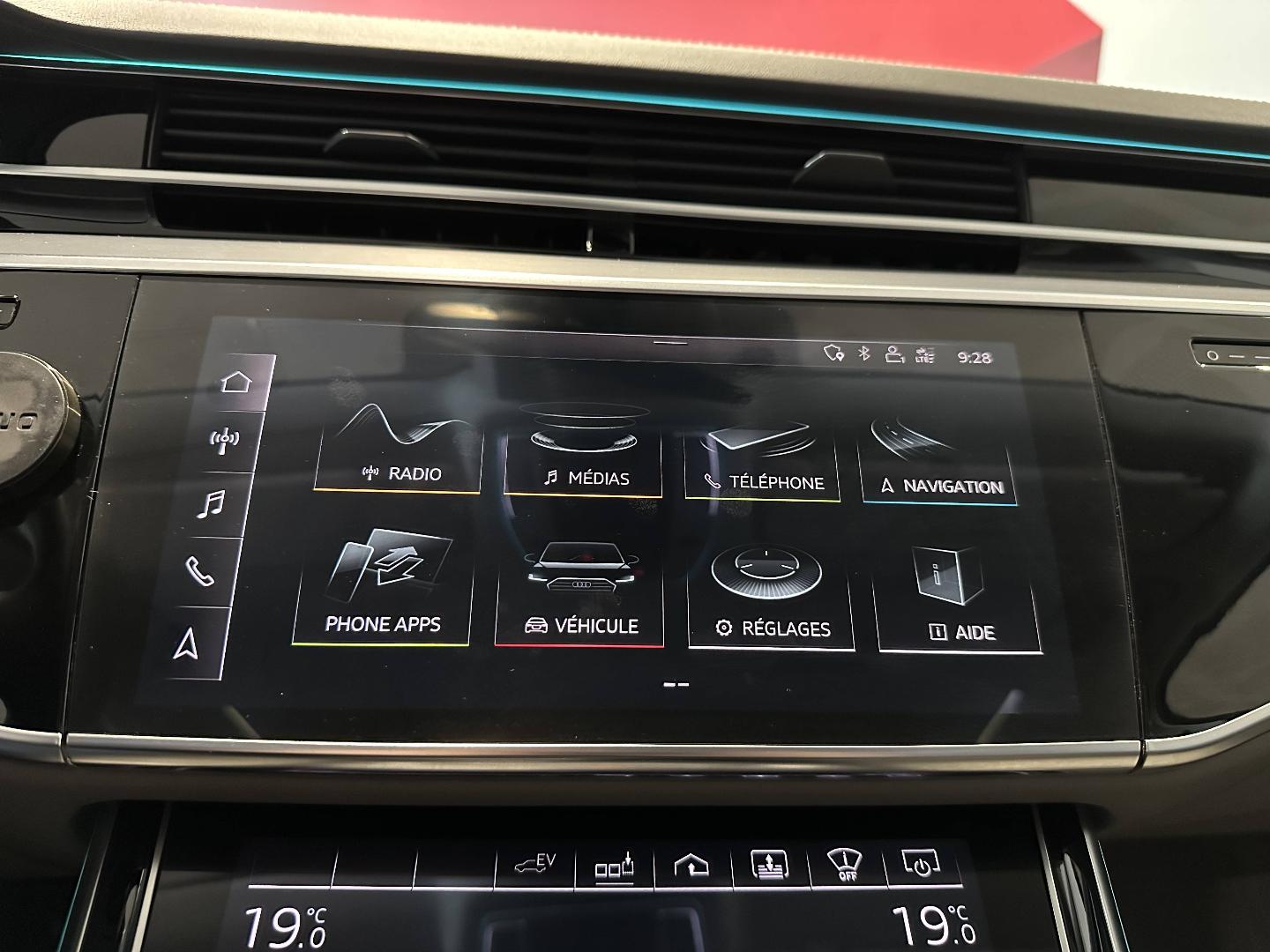 Image about Audi A8 L TFSI e Avus Extended 60 TFSI e quattro 330 kW (449 ch) tiptronic