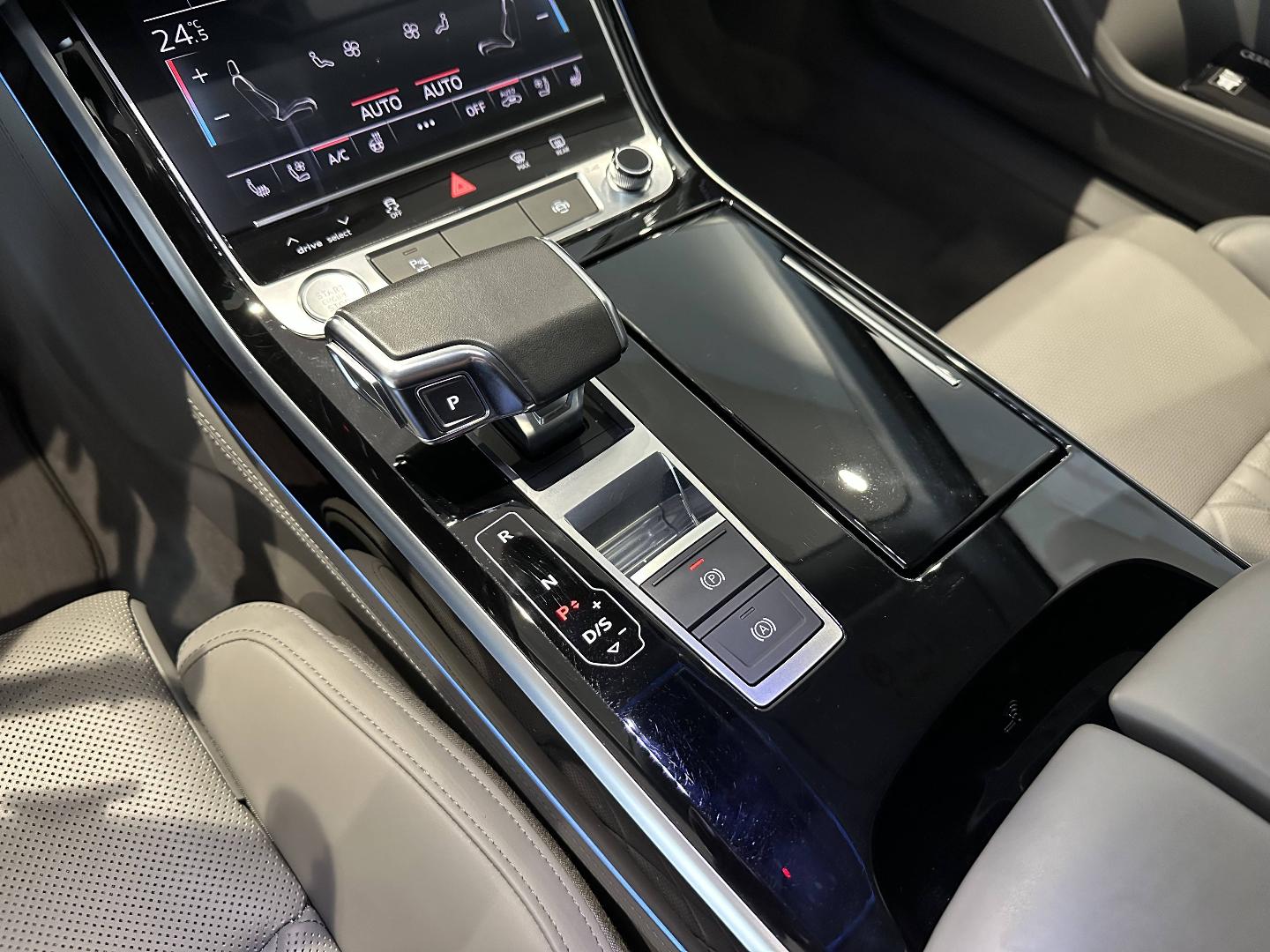 Image about Audi A8 L TFSI e Avus Extended 60 TFSI e quattro 330 kW (449 ch) tiptronic