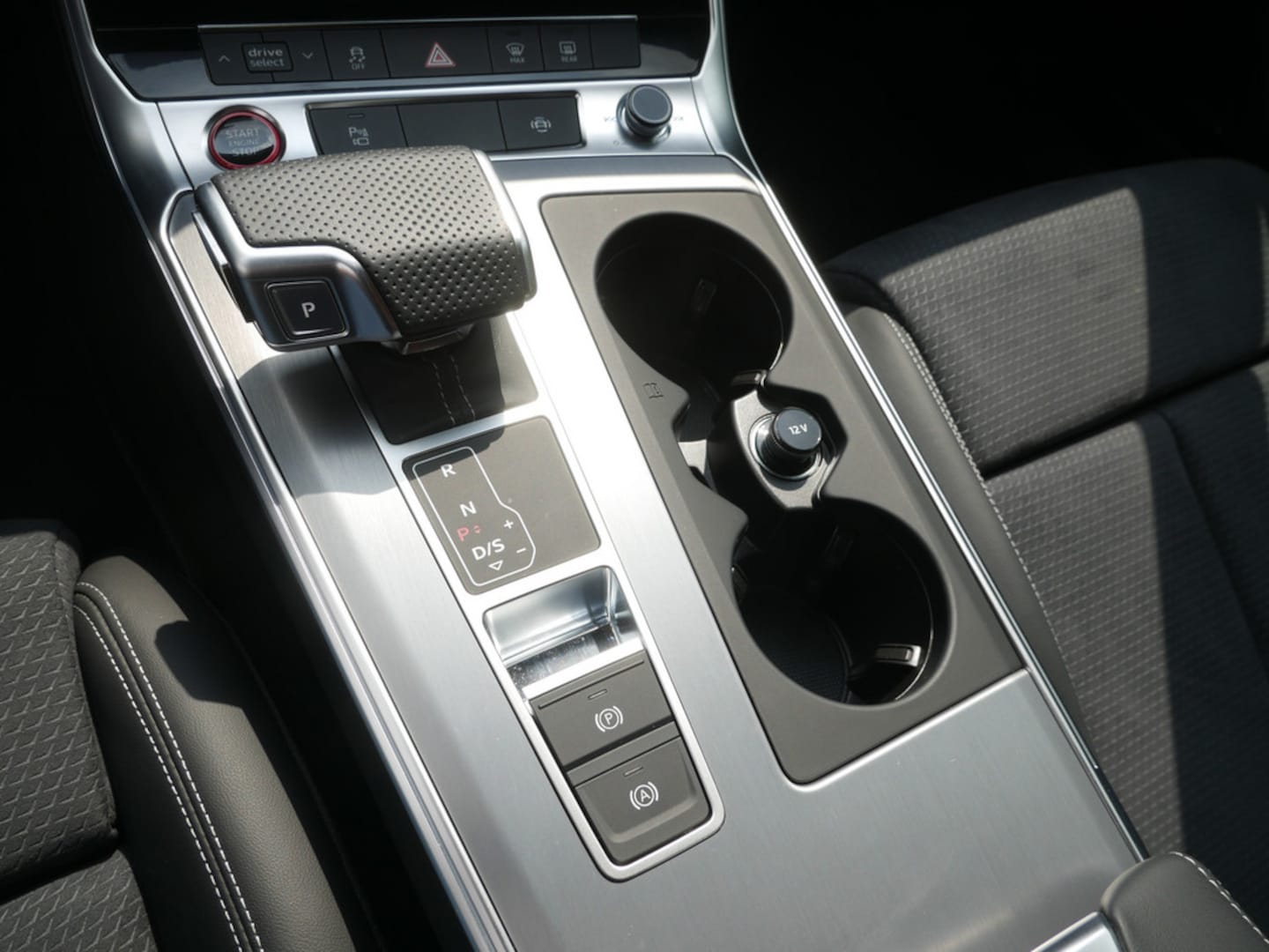 Bild über Audi S6 Avant TDI quattro tiptronic - für weitere Informationen kontaktieren Sie den Audi Partner