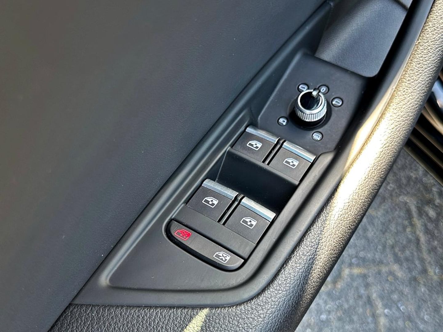 Bild über Audi A4 Avant S line 45 TFSI quattro S tronic - für weitere Informationen kontaktieren Sie den Audi Partner