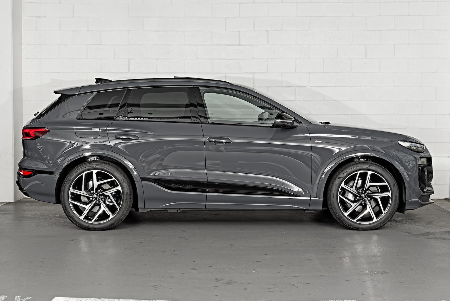 Image about Audi Q6 SUV e-tron e-tron quattro