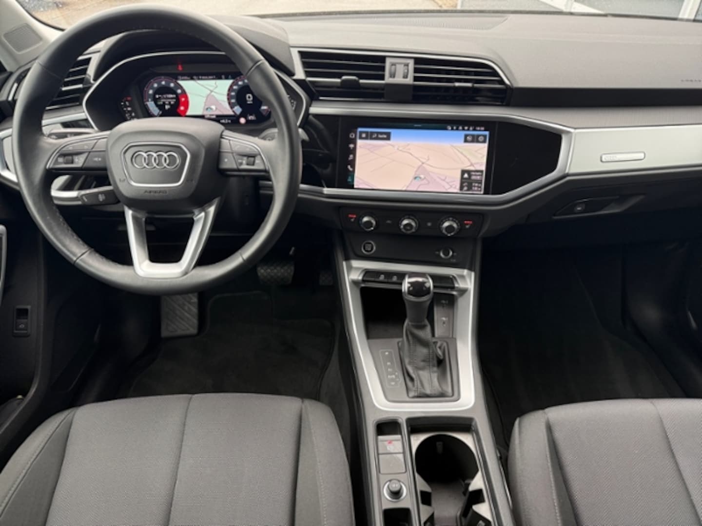 Bild über Audi Q3 advanced 35 TFSI S tronic - für weitere Informationen kontaktieren Sie den Audi Partner