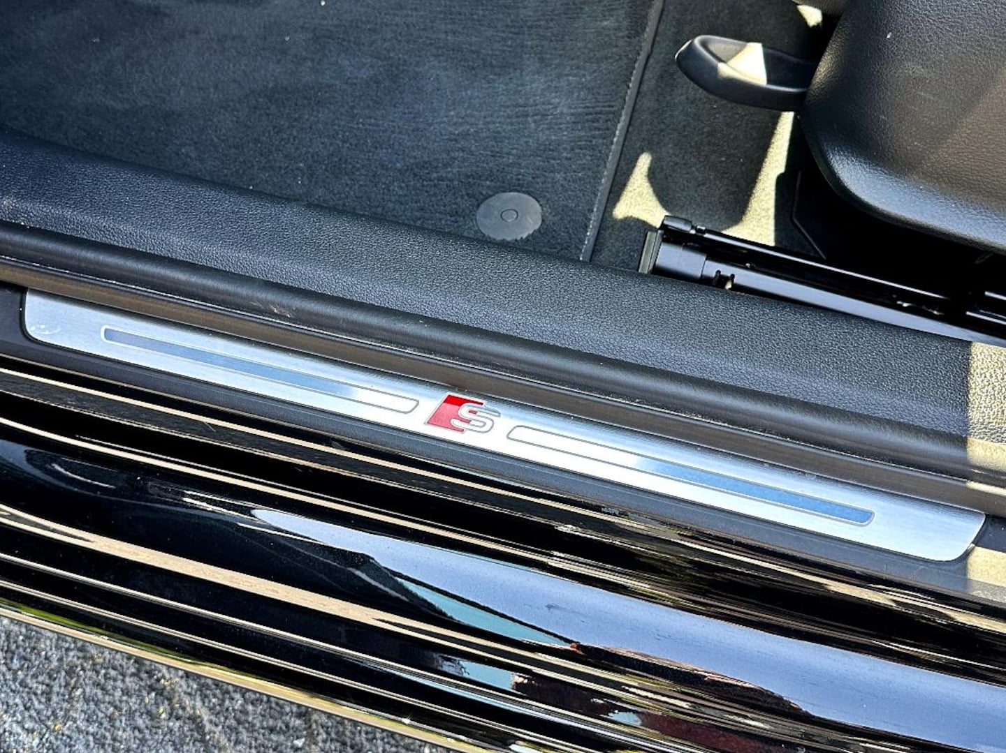 Bild über Audi A4 Avant S line 45 TFSI quattro S tronic - für weitere Informationen kontaktieren Sie den Audi Partner