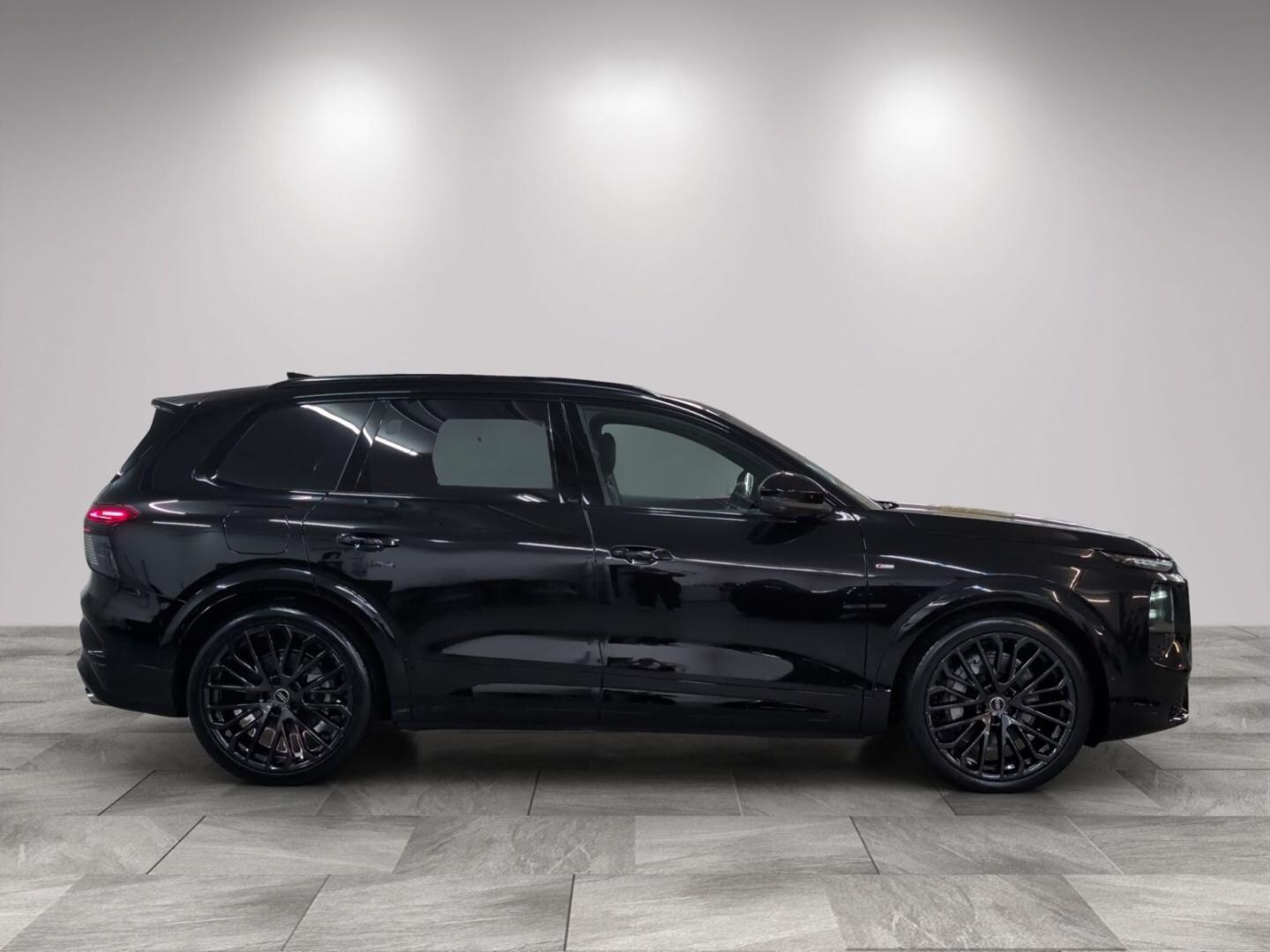 Bild über Audi Q7 SUV TDI quattro 220 kW tiptronic - für weitere Informationen kontaktieren Sie den Audi Partner