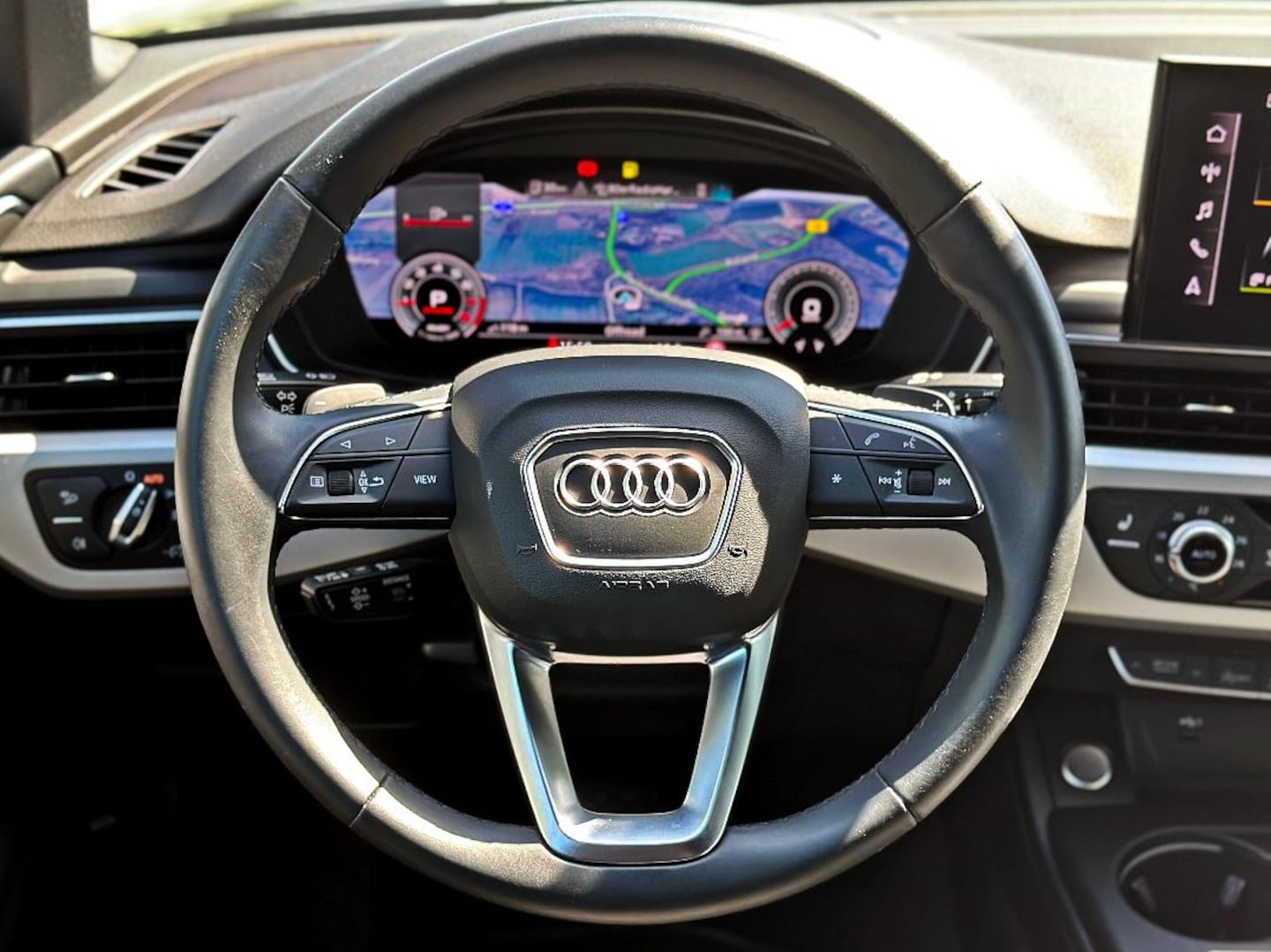 Bild über Audi A4 Avant S line 45 TFSI quattro S tronic - für weitere Informationen kontaktieren Sie den Audi Partner