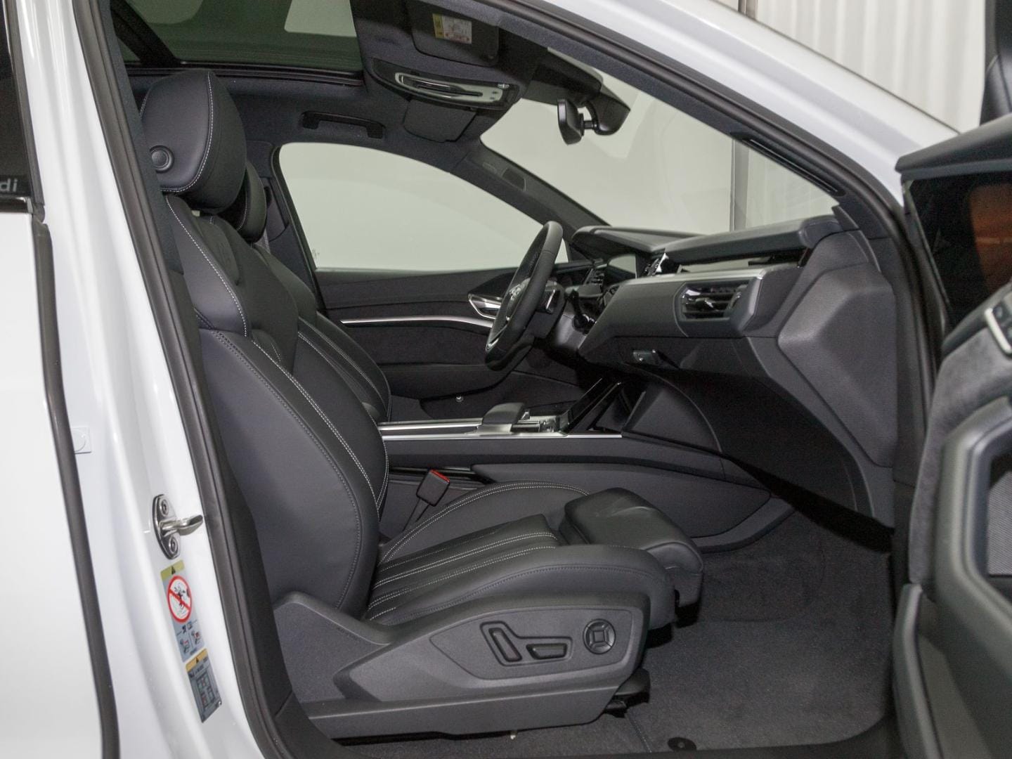 Image about Audi Q8 Sportback e-tron S line 55 e-tron quattro