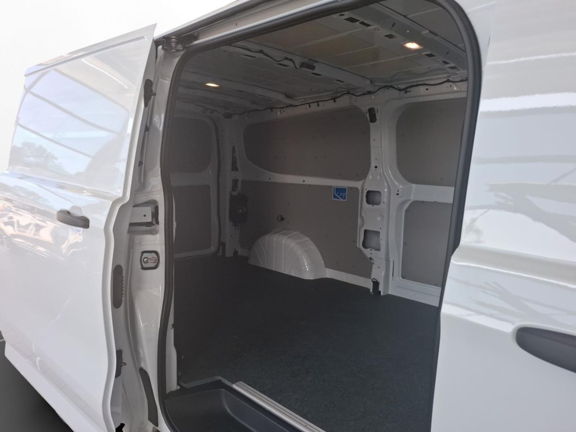 Volkswagen Transporter Kasten langer Radstand