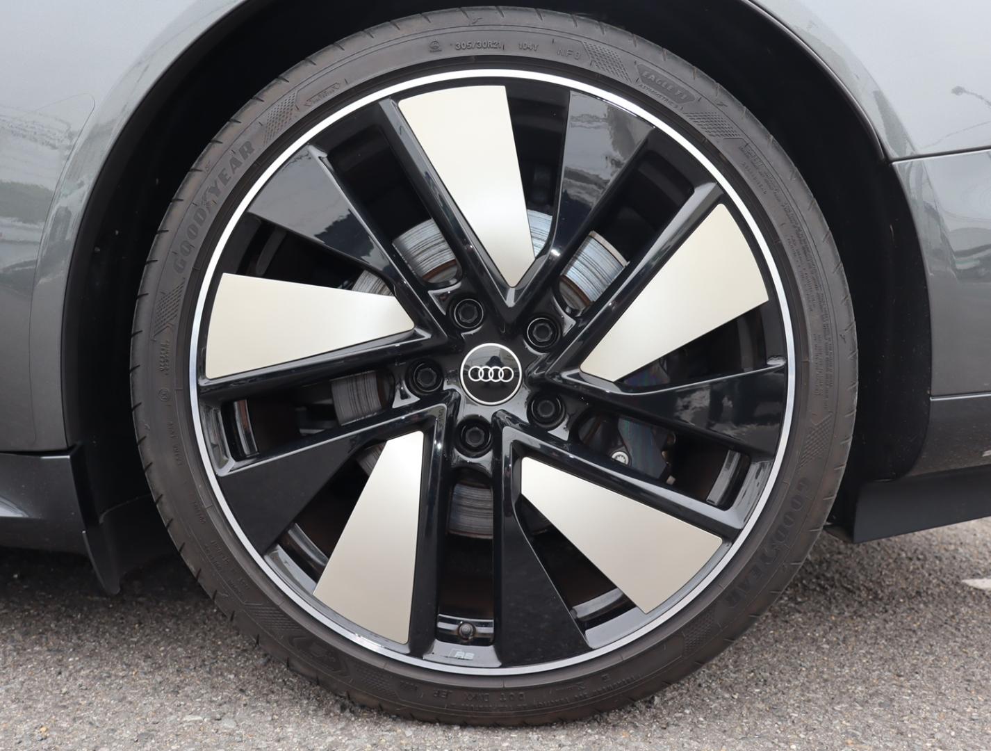 Image about Audi e-tron GT e-tron GT quattro 350,00 kW