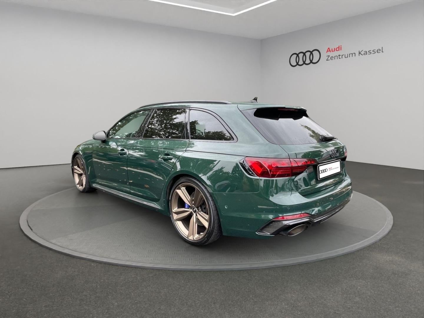 Bild über Audi RS 4 Avant TFSI quattro tiptronic - für weitere Informationen kontaktieren Sie den Audi Partner