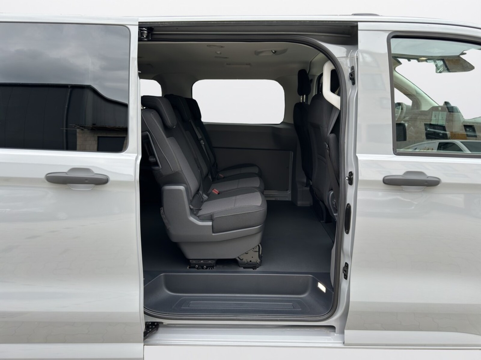Volkswagen Transporter Kombi kurzer Radstand – Bild 12