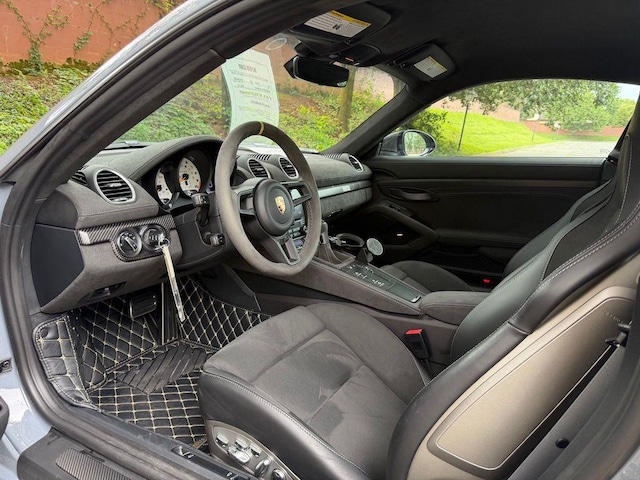 2024 Porsche 718 Cayman