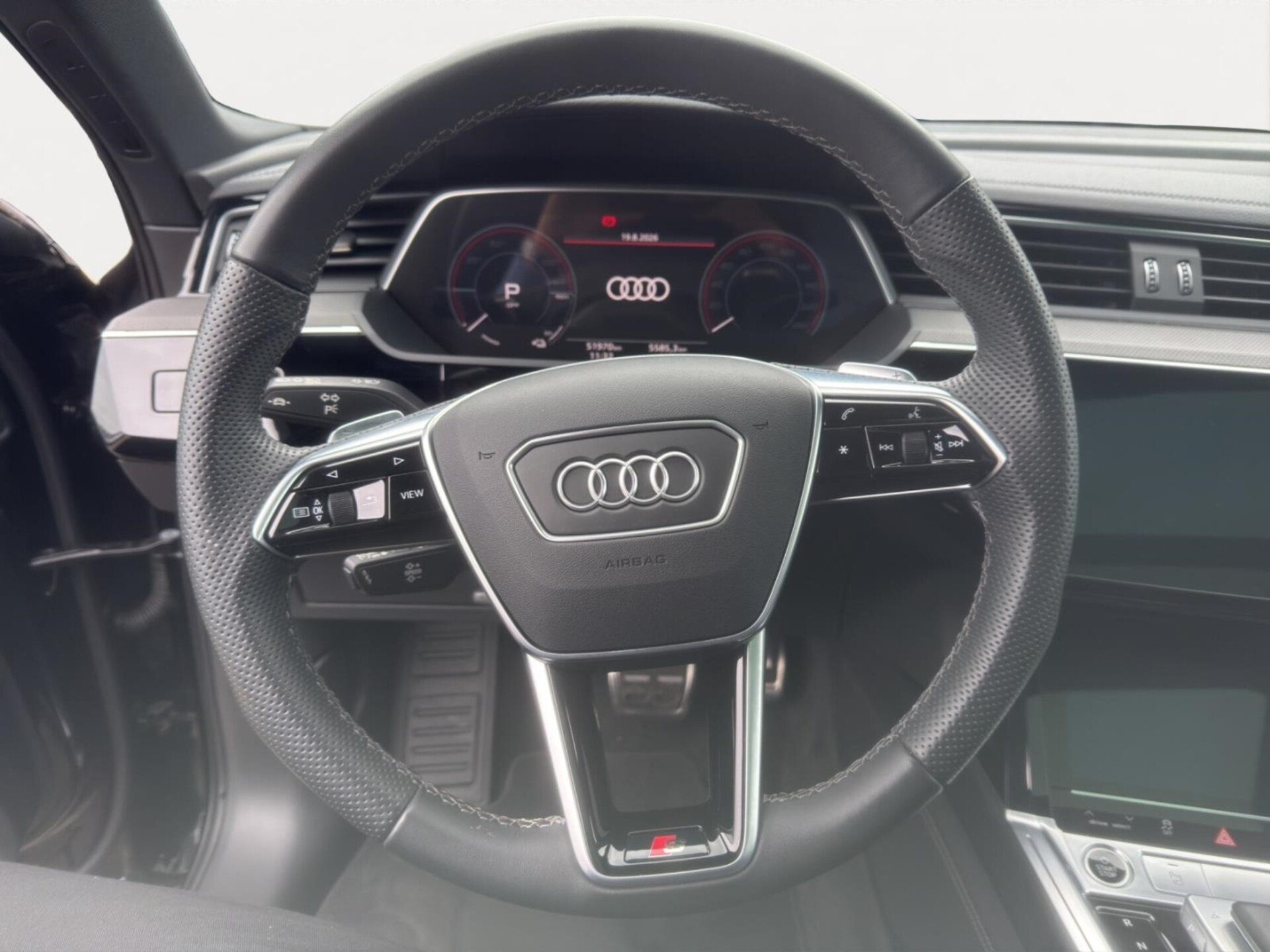 Audi Q8 e-tron S line