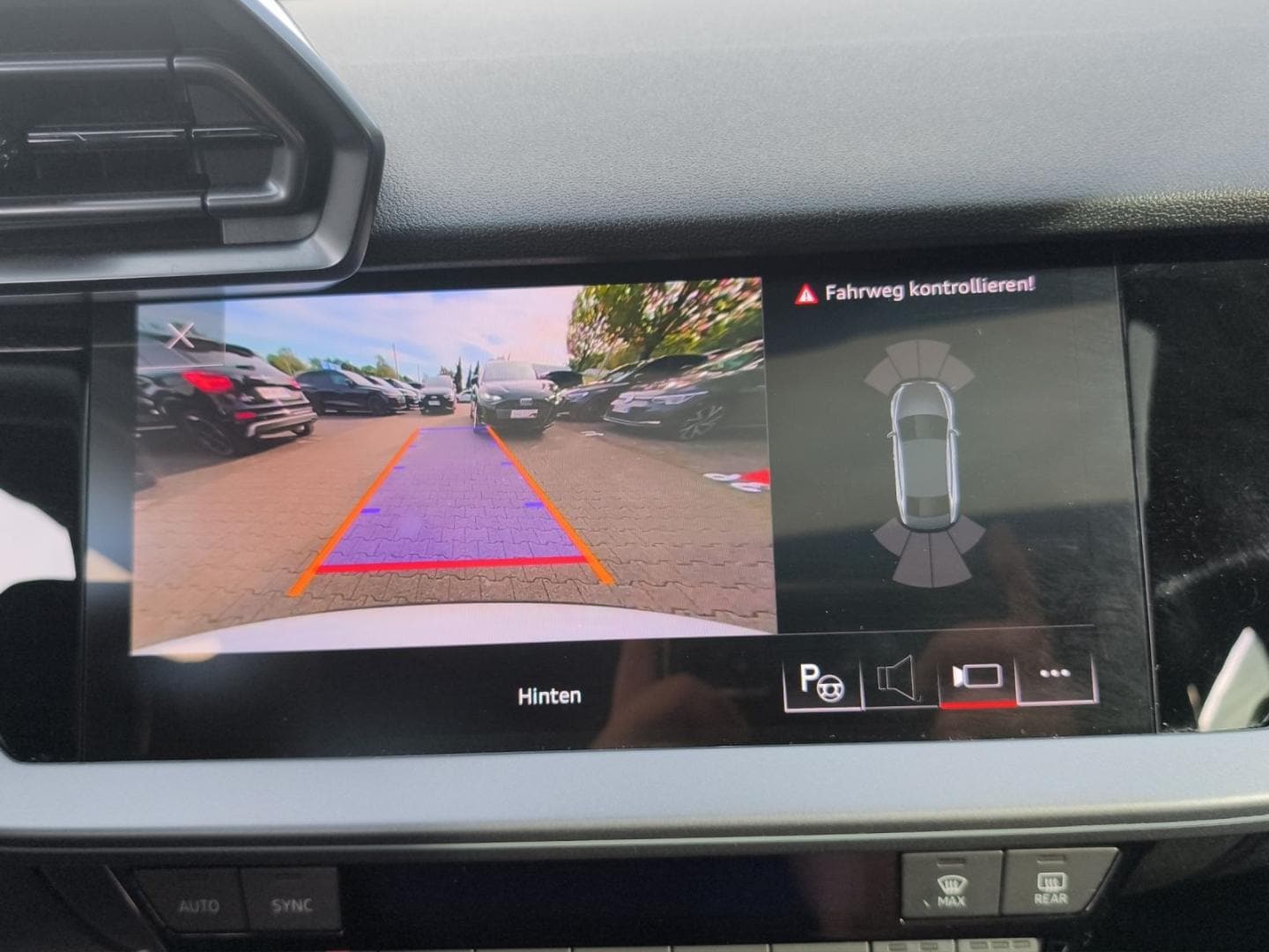 Bild über Audi RS 3 Limousine TFSI quattro S tronic - für weitere Informationen kontaktieren Sie den Audi Partner
