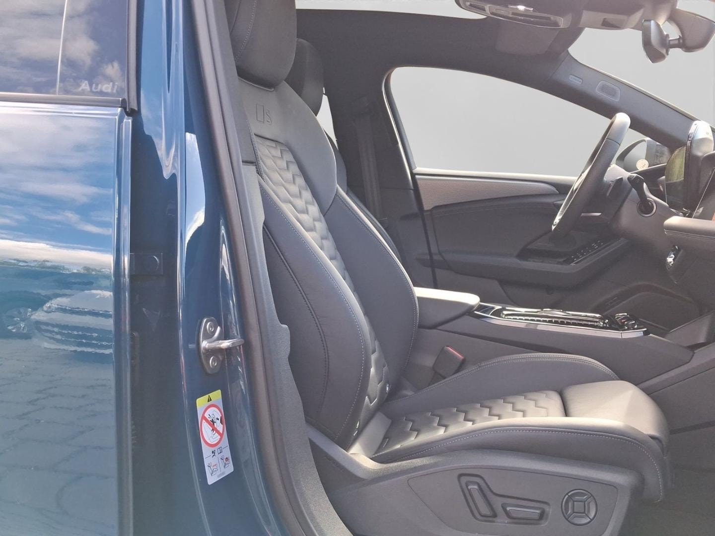 Bild über Audi A6 Avant e-tron e-tron - für weitere Informationen kontaktieren Sie den Audi Partner