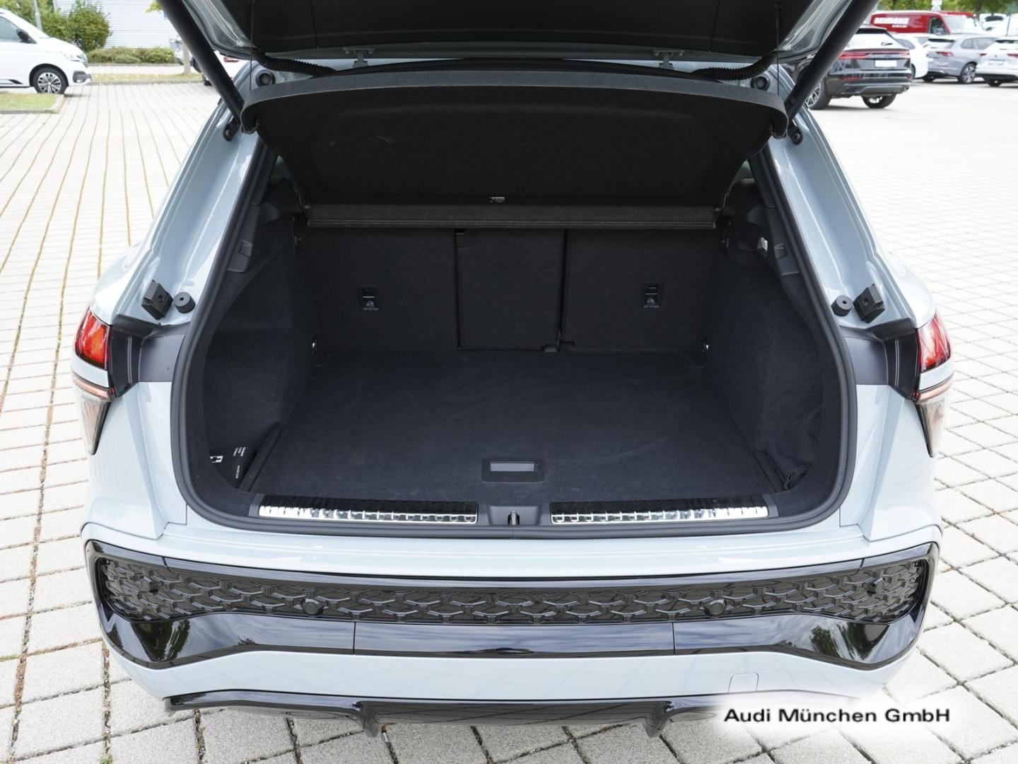 Bild über Audi Q3 SUV TFSI quattro 150 kW S tronic - für weitere Informationen kontaktieren Sie den Audi Partner