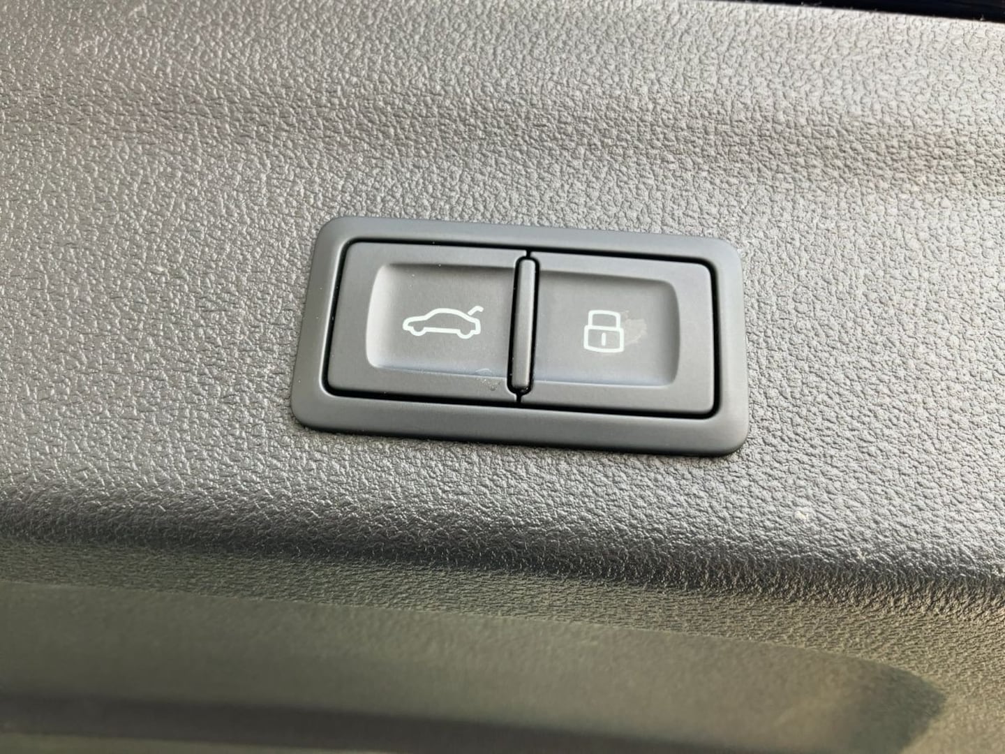 Bild über Audi A6 Avant TFSI e S line 55 TFSI e quattro S tronic - für weitere Informationen kontaktieren Sie den Audi Partner