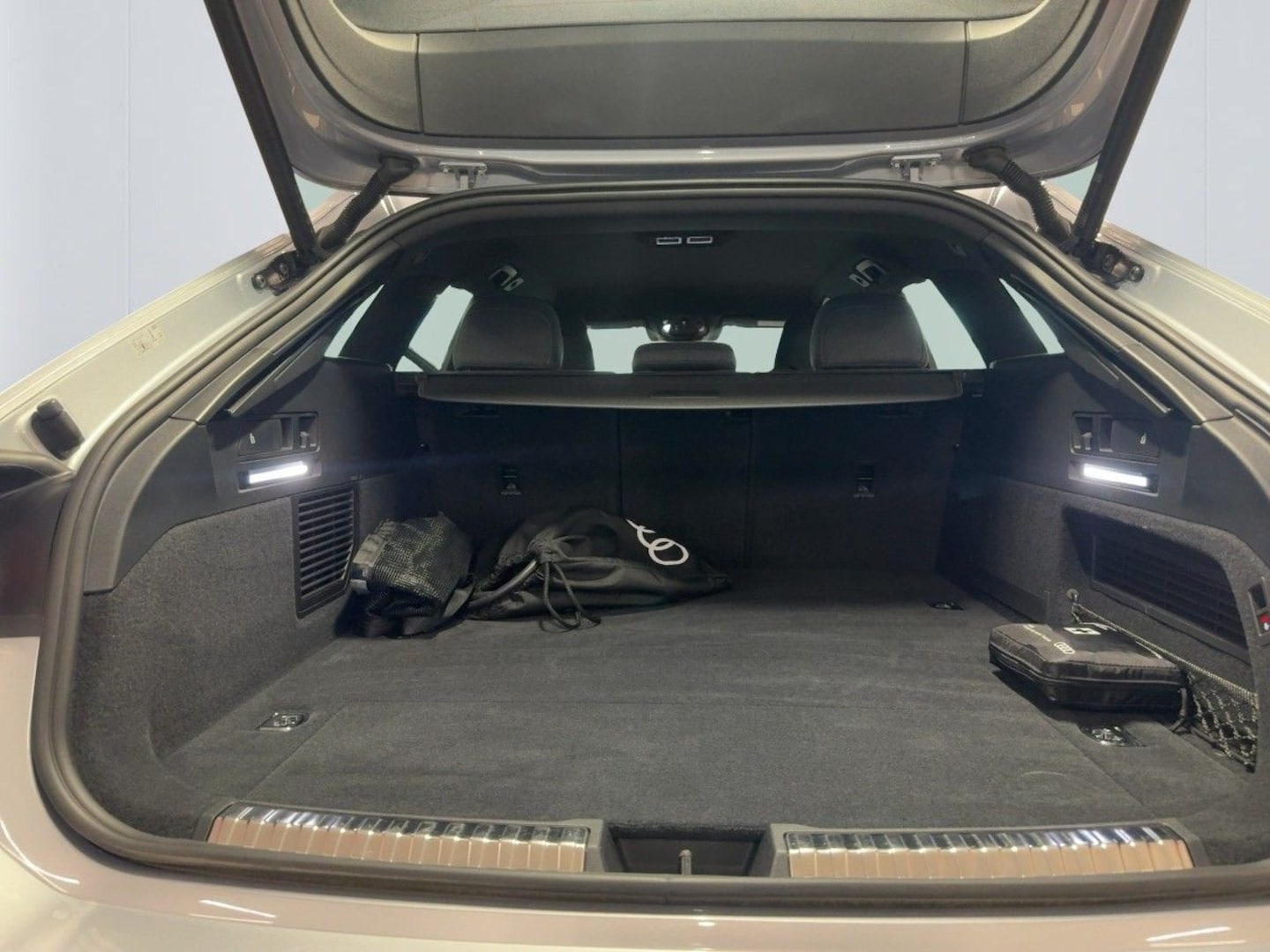 Bild über Audi A6 Avant e-hybrid e-hybrid quattro 220 kW S tronic - für weitere Informationen kontaktieren Sie den Audi Partner