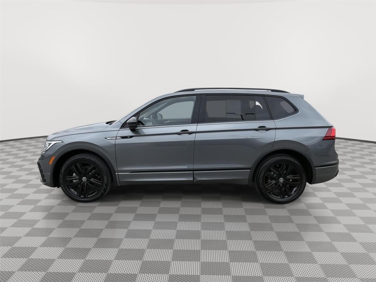 Used 2022 Volkswagen Tiguan SE R-LINE BLACK with VIN 3VVCB7AX5NM140059 for sale in Kansas City