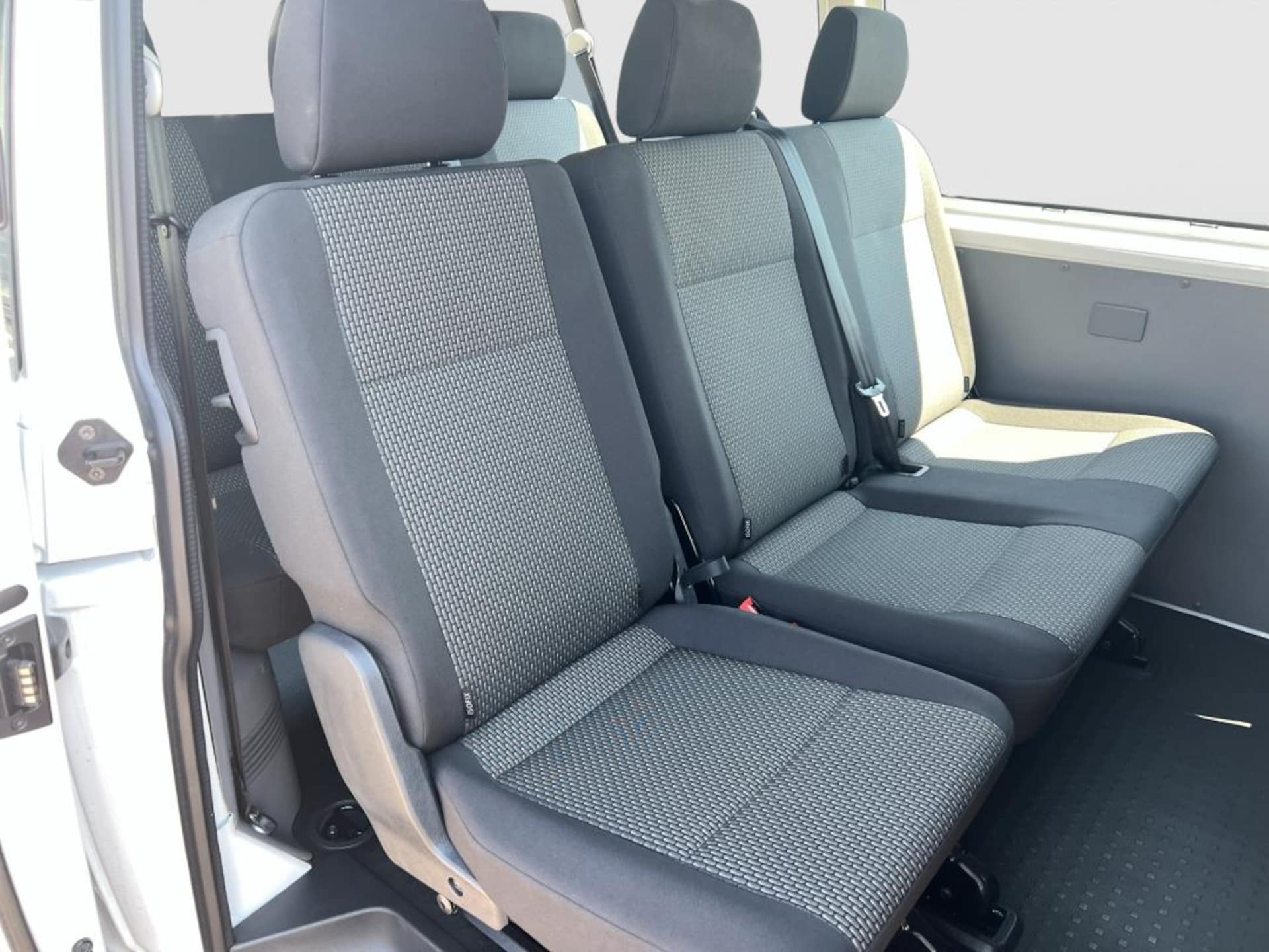 Volkswagen T6.1 Transporter Kombi kurzer Radstand