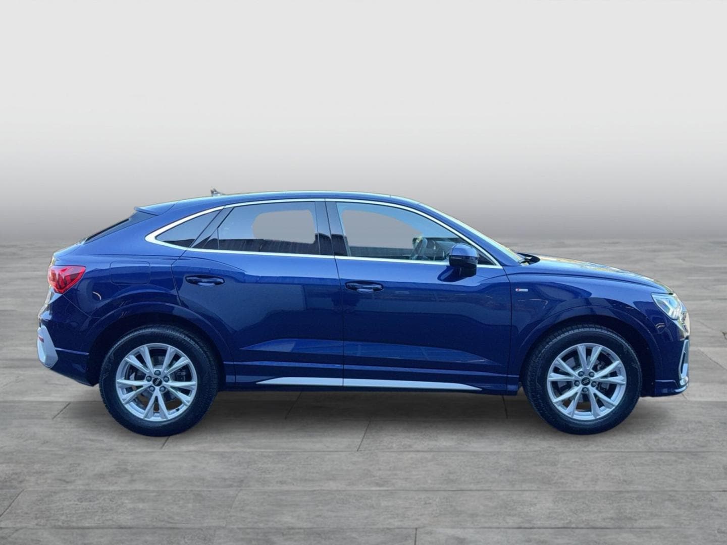 Bild über Audi Q3 Sportback S line 35 TFSI Schaltgetriebe - für weitere Informationen kontaktieren Sie den Audi Partner