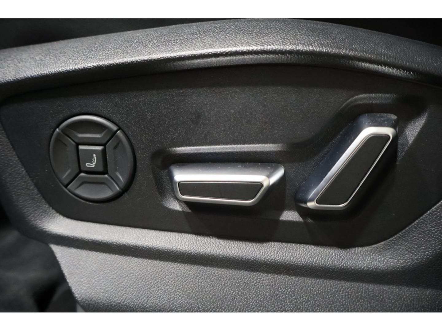 Bild über Audi Q8 SUV 50 TDI quattro tiptronic - für weitere Informationen kontaktieren Sie den Audi Partner