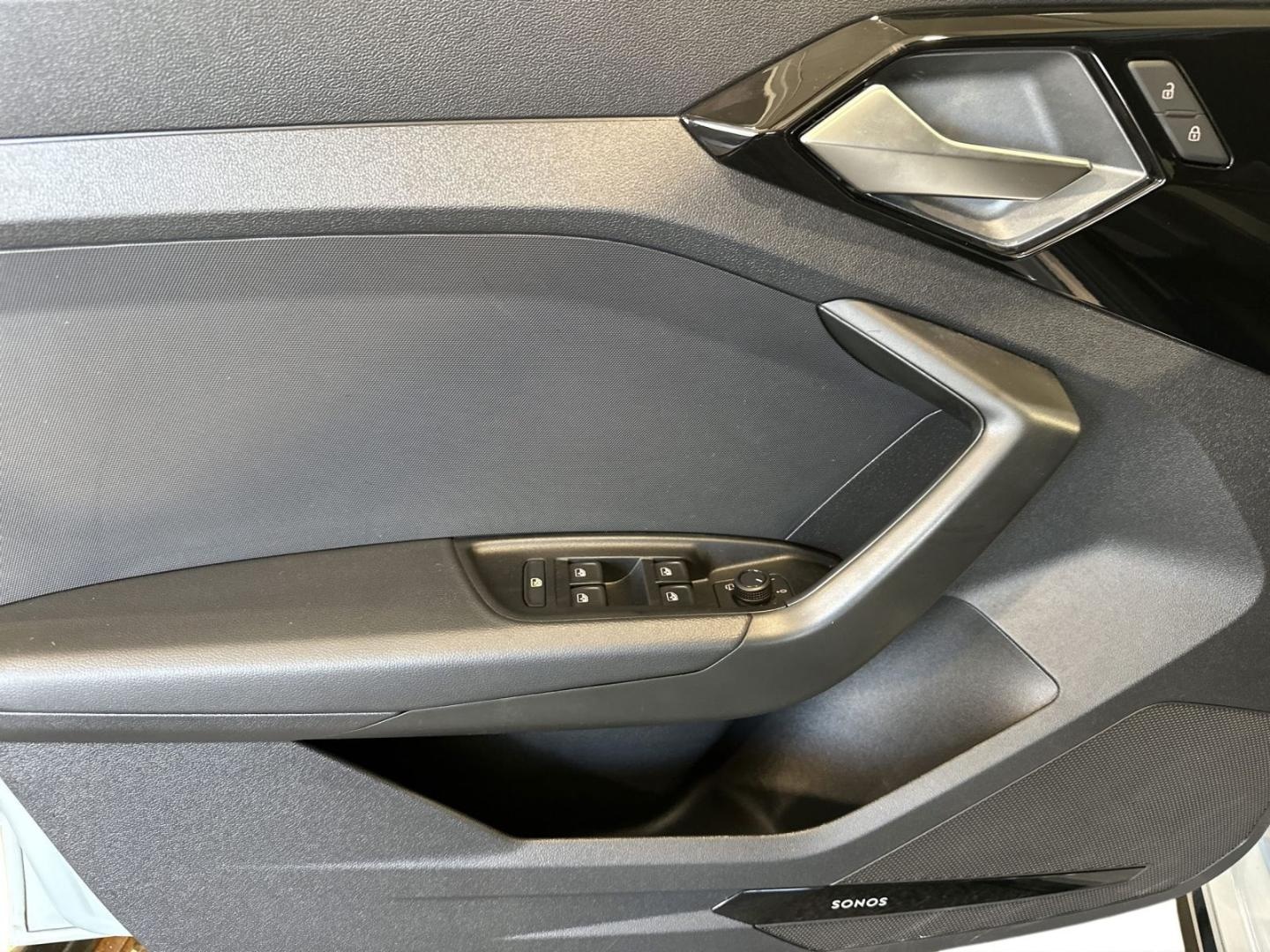 Bild über Audi A1 Sportback S line 30 TFSI S tronic - für weitere Informationen kontaktieren Sie den Audi Partner