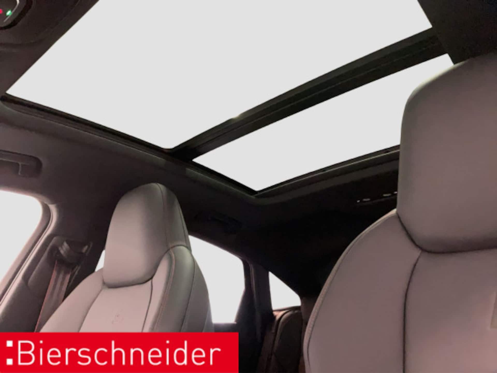 Audi Q8 Sportback e-tron S line