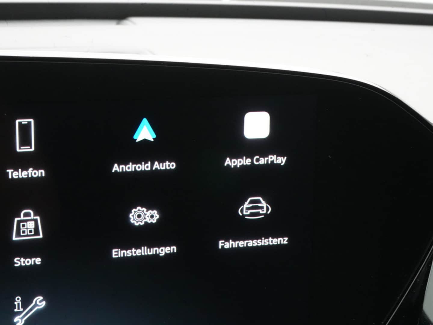 Bild über Audi A5 Avant e-hybrid e-hybrid quattro 220 kW S tronic - für weitere Informationen kontaktieren Sie den Audi Partner