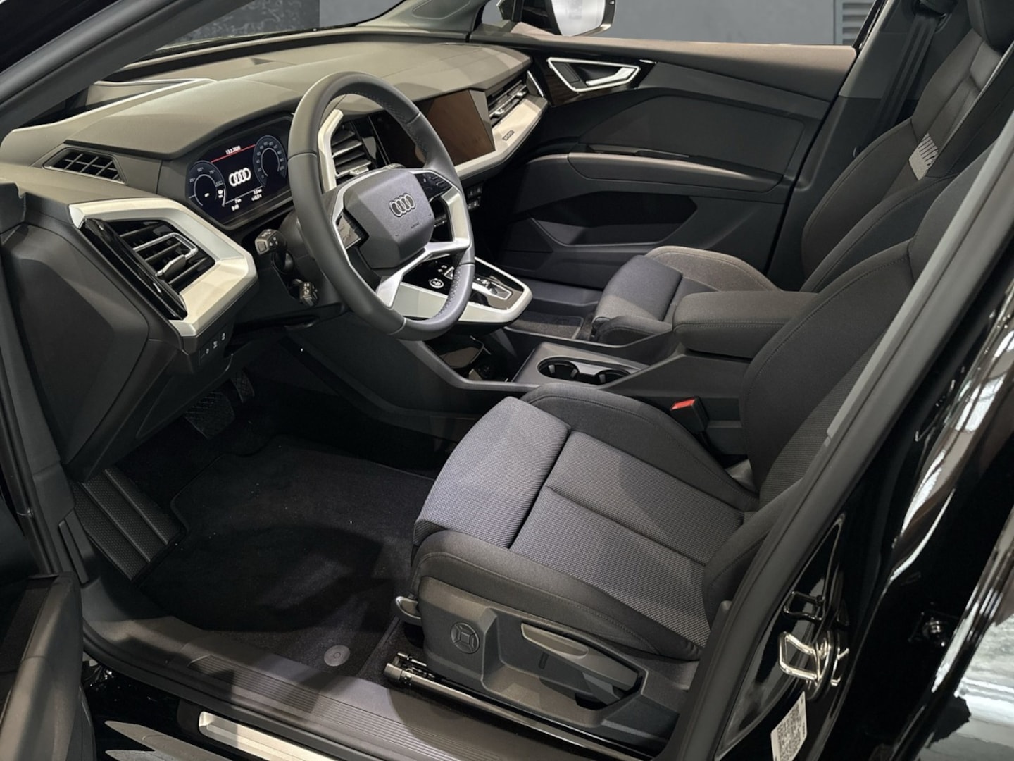 Bild über Audi Q4 e-tron 45 e-tron - für weitere Informationen kontaktieren Sie den Audi Partner