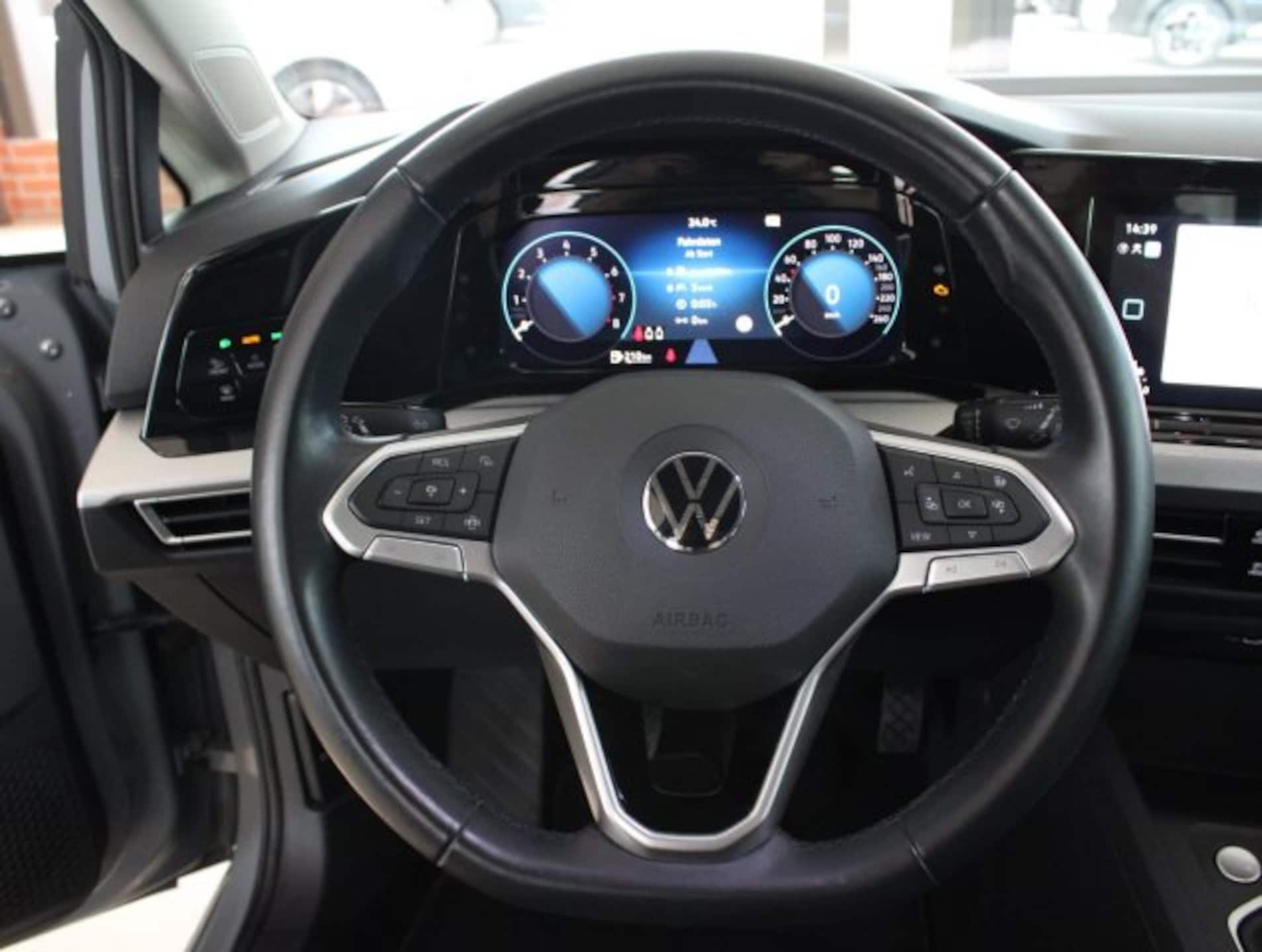 Volkswagen Golf Life