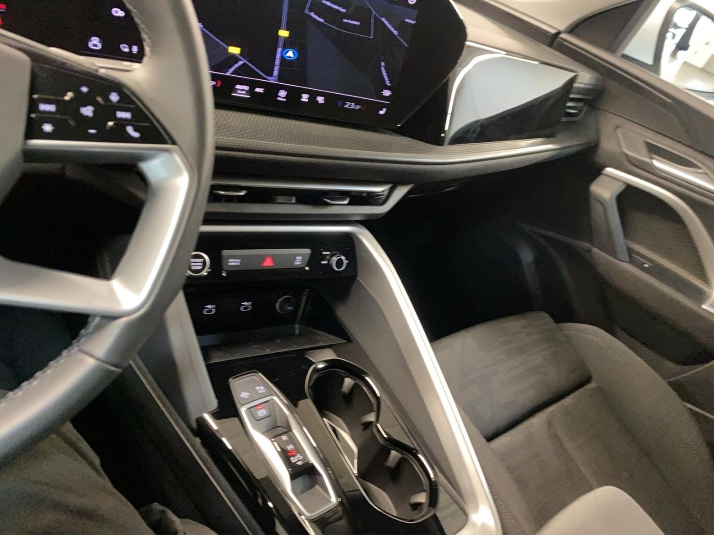 Bild über Audi Q5 SUV TDI quattro 150 kW S tronic - für weitere Informationen kontaktieren Sie den Audi Partner