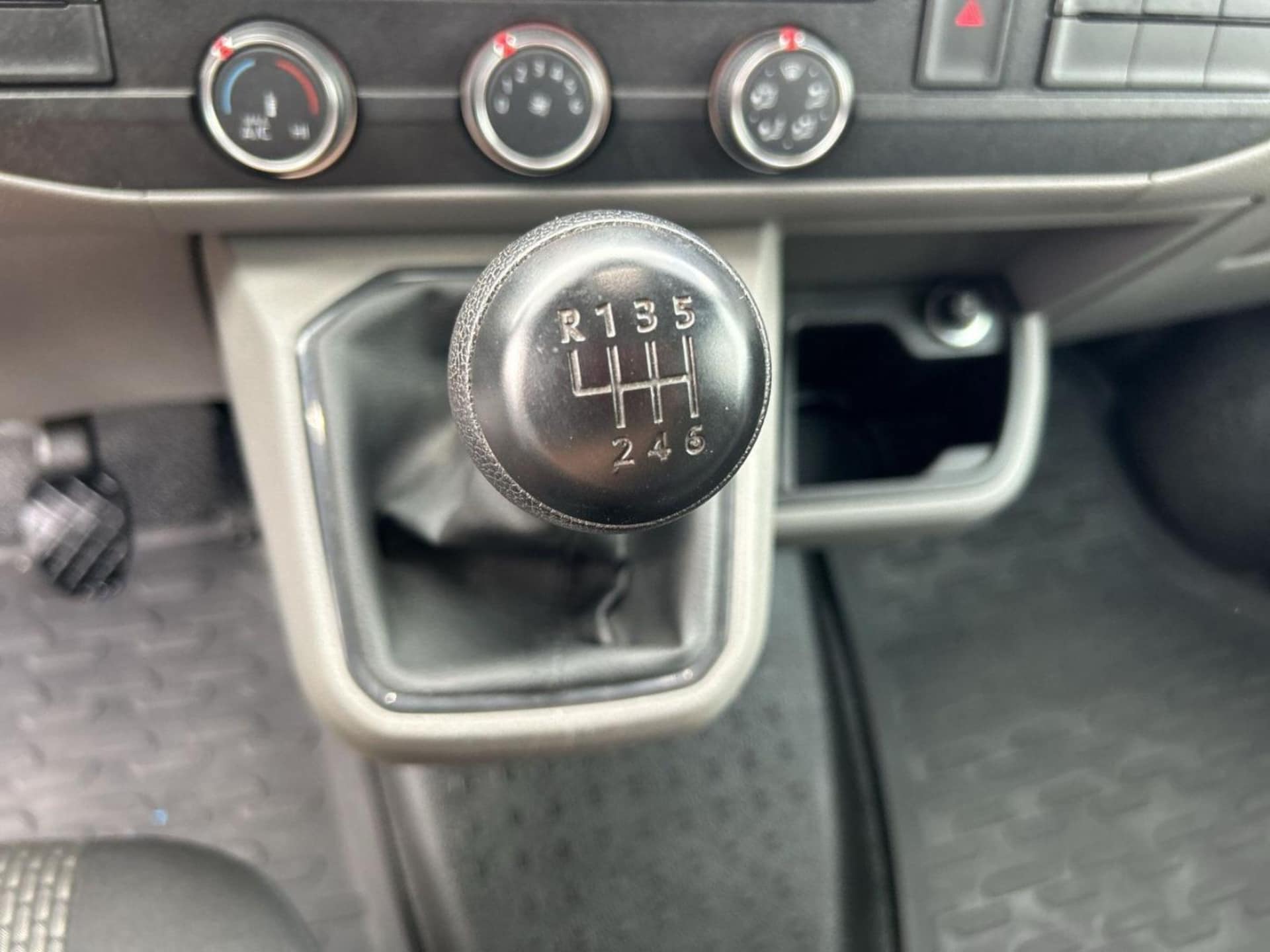 Volkswagen T6.1 Transporter Kasten langer Radstand
