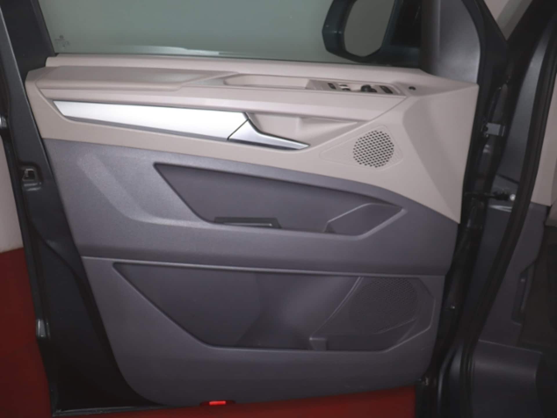 Volkswagen Multivan Langversion Basis-Modell
