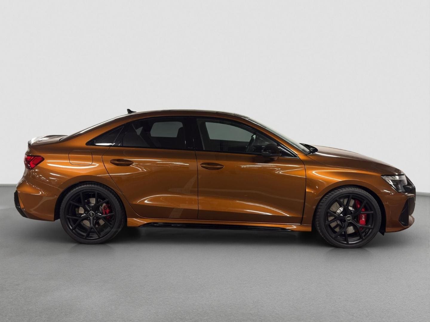 Bild über Audi RS 3 Limousine TFSI quattro 294 kW S tronic - für weitere Informationen kontaktieren Sie den Audi Partner