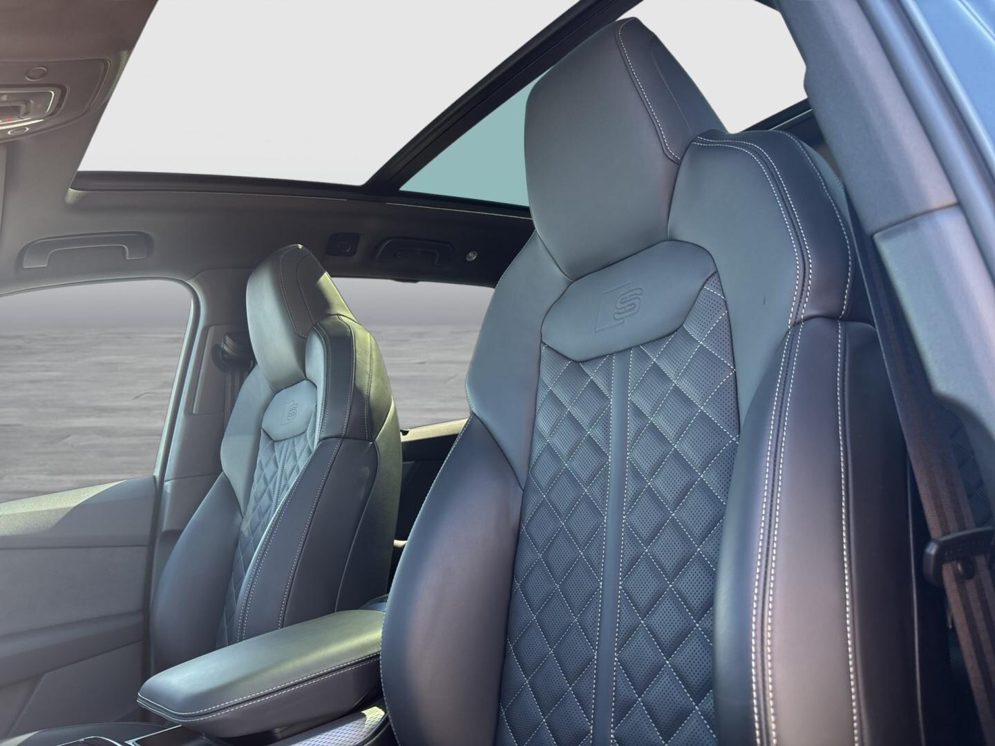 Bild über Audi SQ7 SUV TFSI quattro tiptronic - für weitere Informationen kontaktieren Sie den Audi Partner