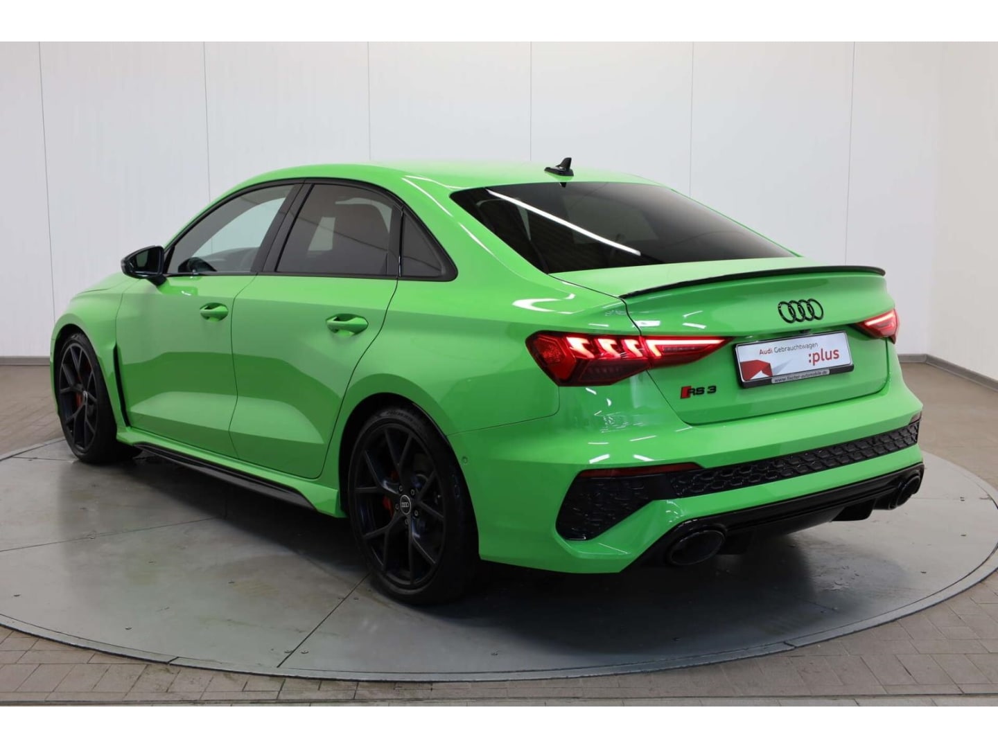 Bild über Audi RS 3 Limousine TFSI quattro S tronic - für weitere Informationen kontaktieren Sie den Audi Partner