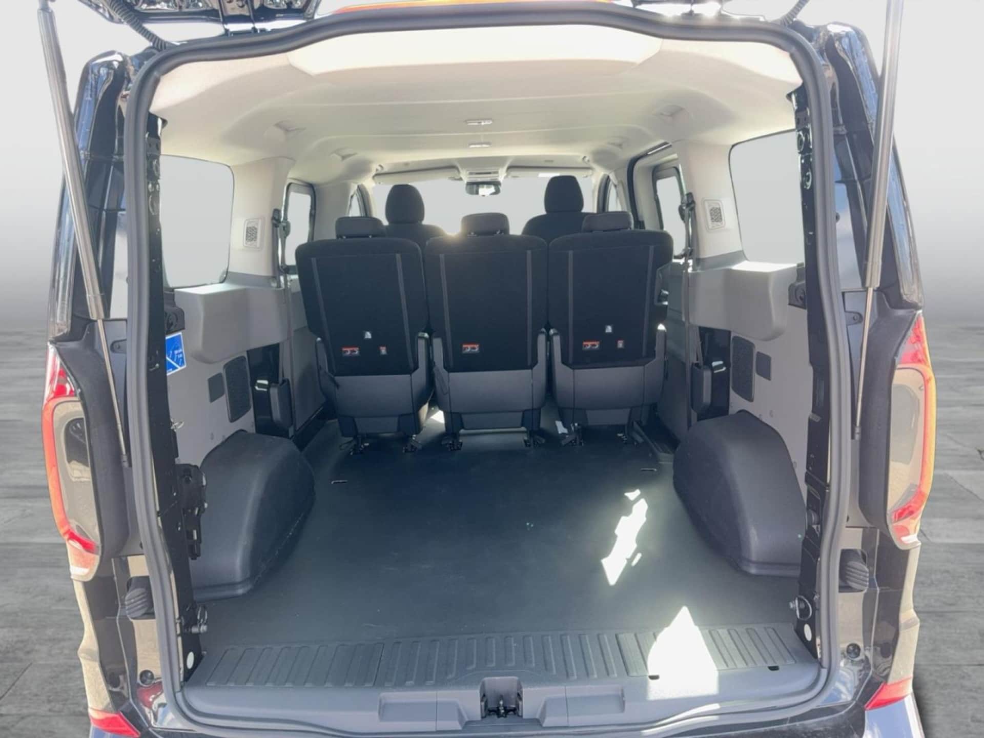 Volkswagen Transporter Kombi kurzer Radstand