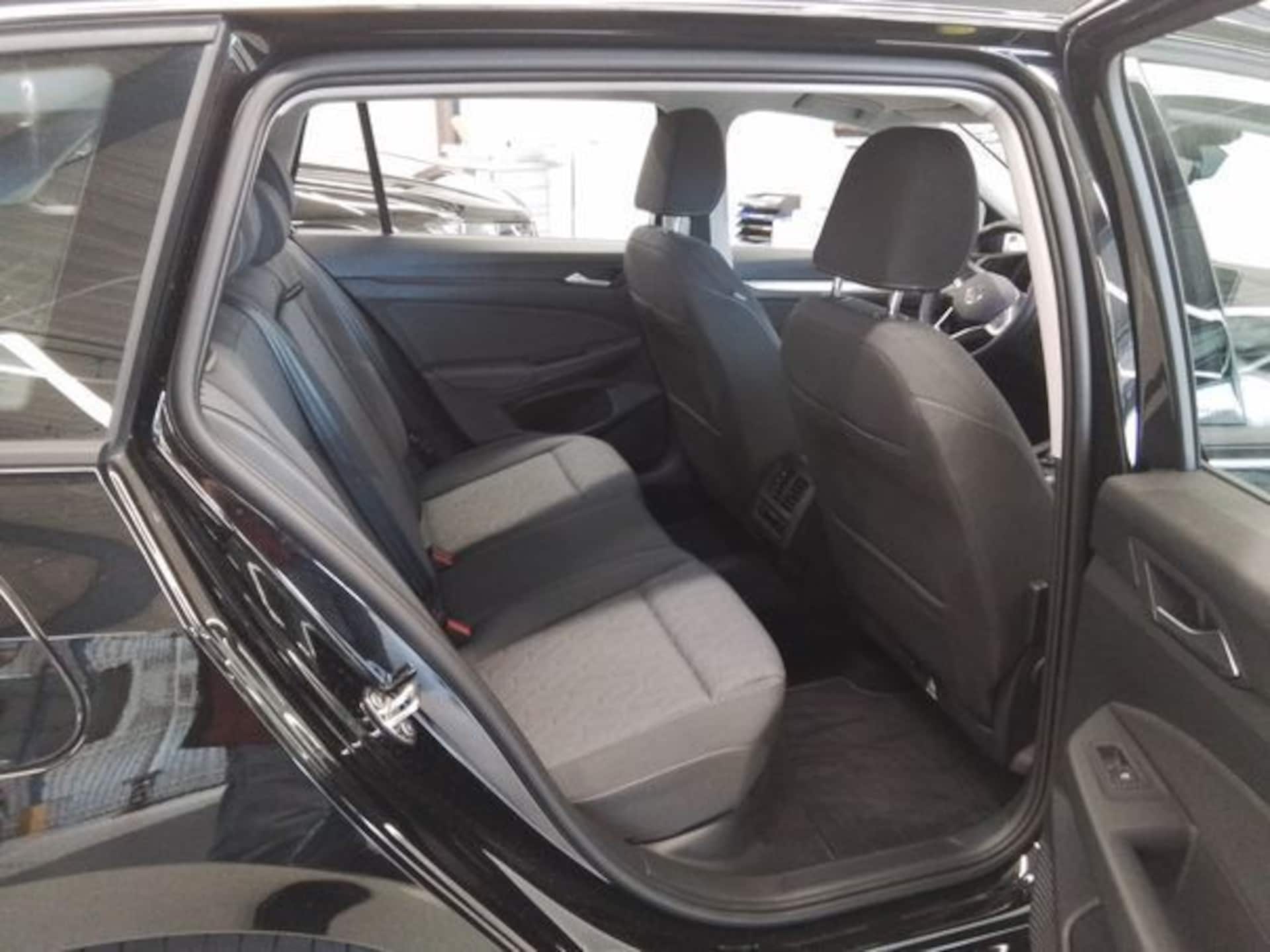 Volkswagen Golf Variant Life