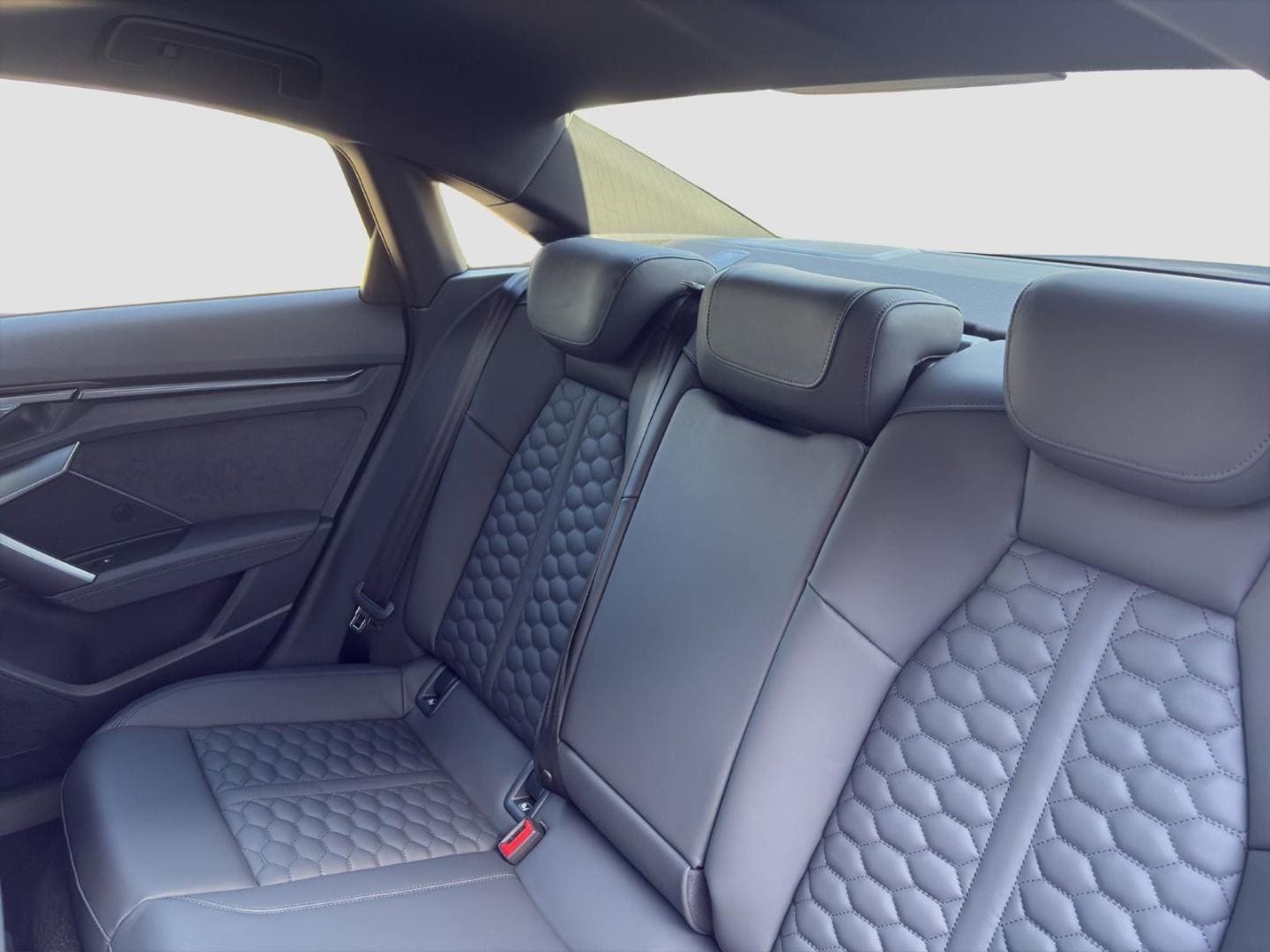 Bild über Audi RS 3 Limousine TFSI quattro 294 kW S tronic - für weitere Informationen kontaktieren Sie den Audi Partner