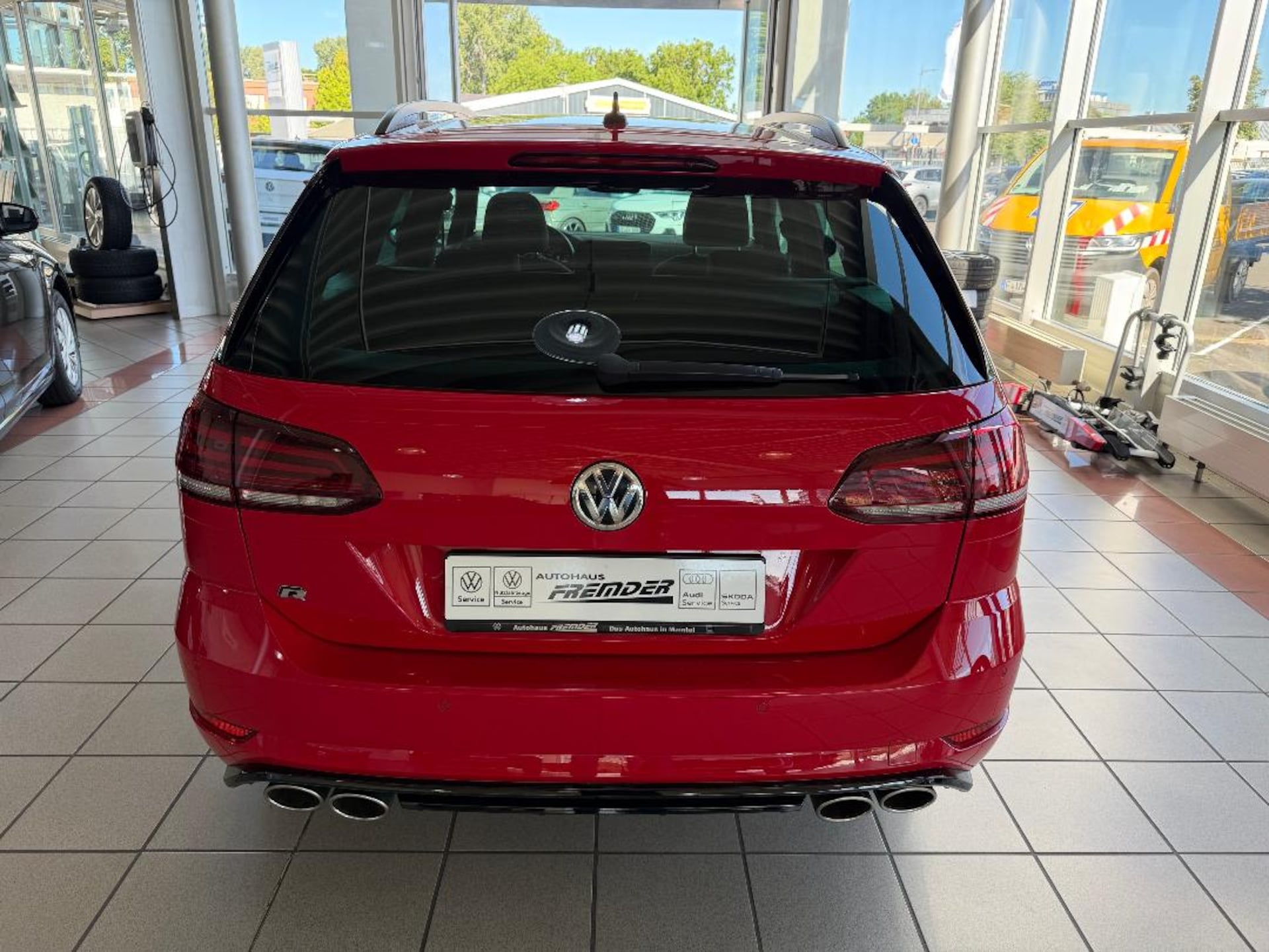 Volkswagen Golf Variant R