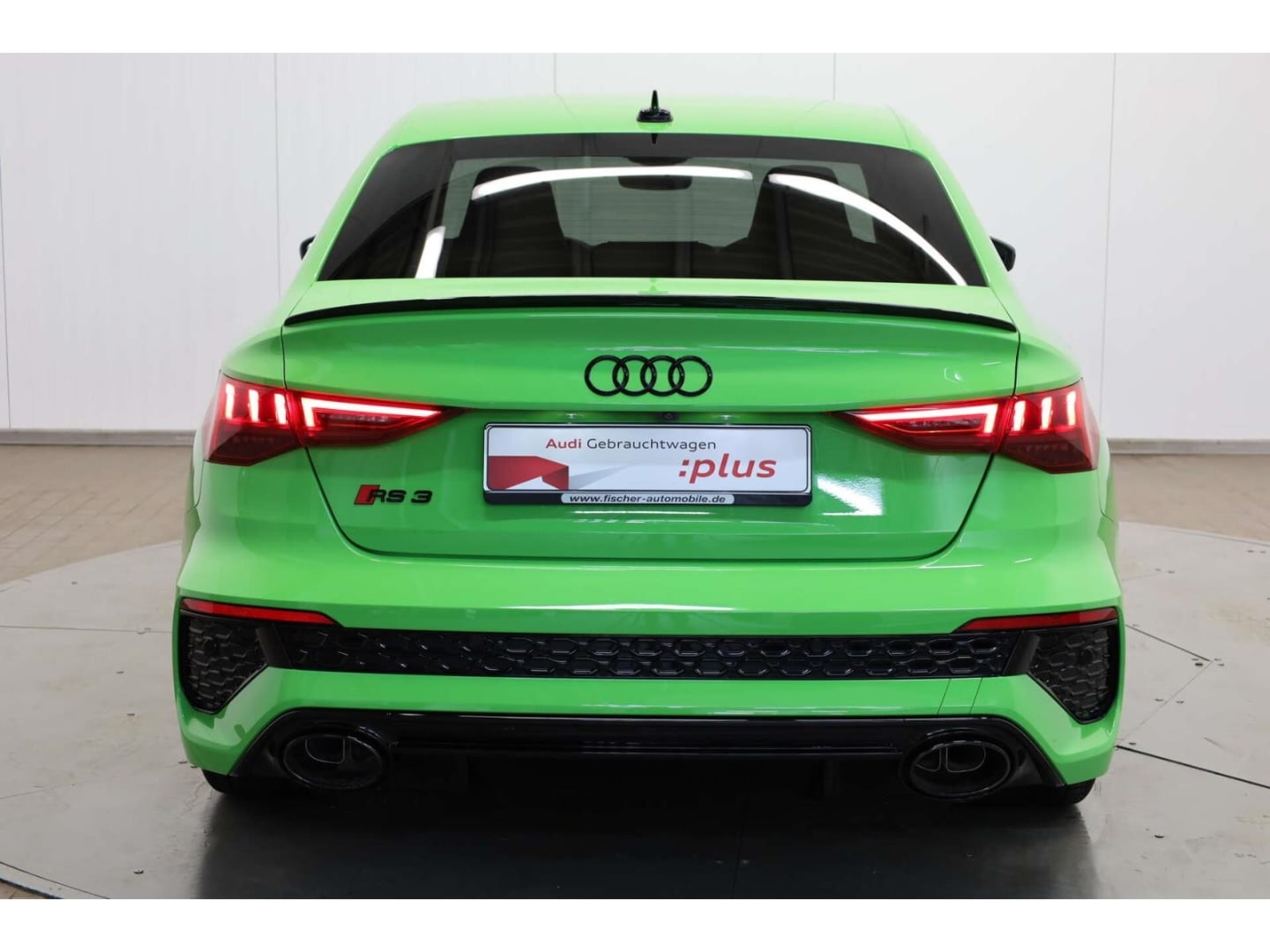 Bild über Audi RS 3 Limousine TFSI quattro S tronic - für weitere Informationen kontaktieren Sie den Audi Partner