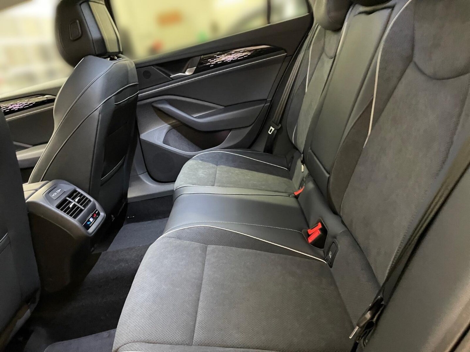 Volkswagen Passat – Bild 14