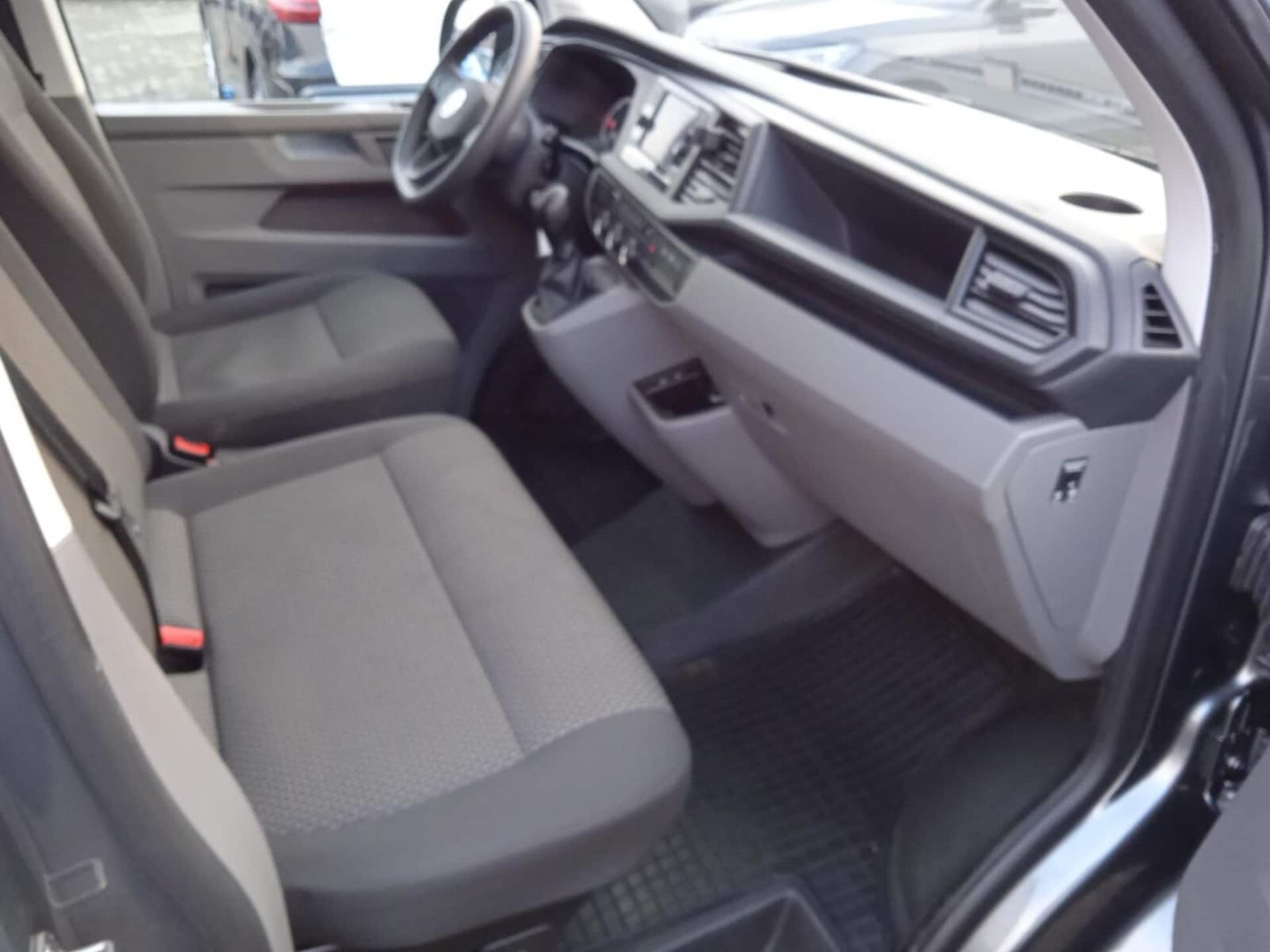 Volkswagen Caravelle 6.1 długi roztaw osi S